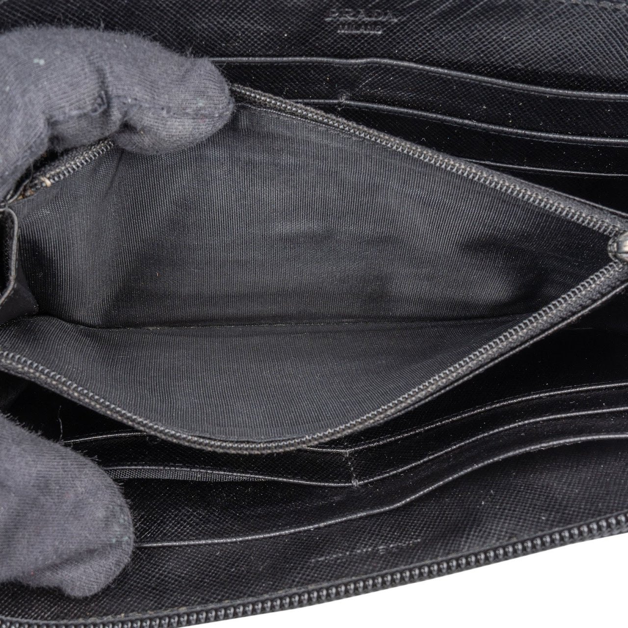 Prada Prada Black Saffiano Leather Triangle Zip Around Wallet Zwart