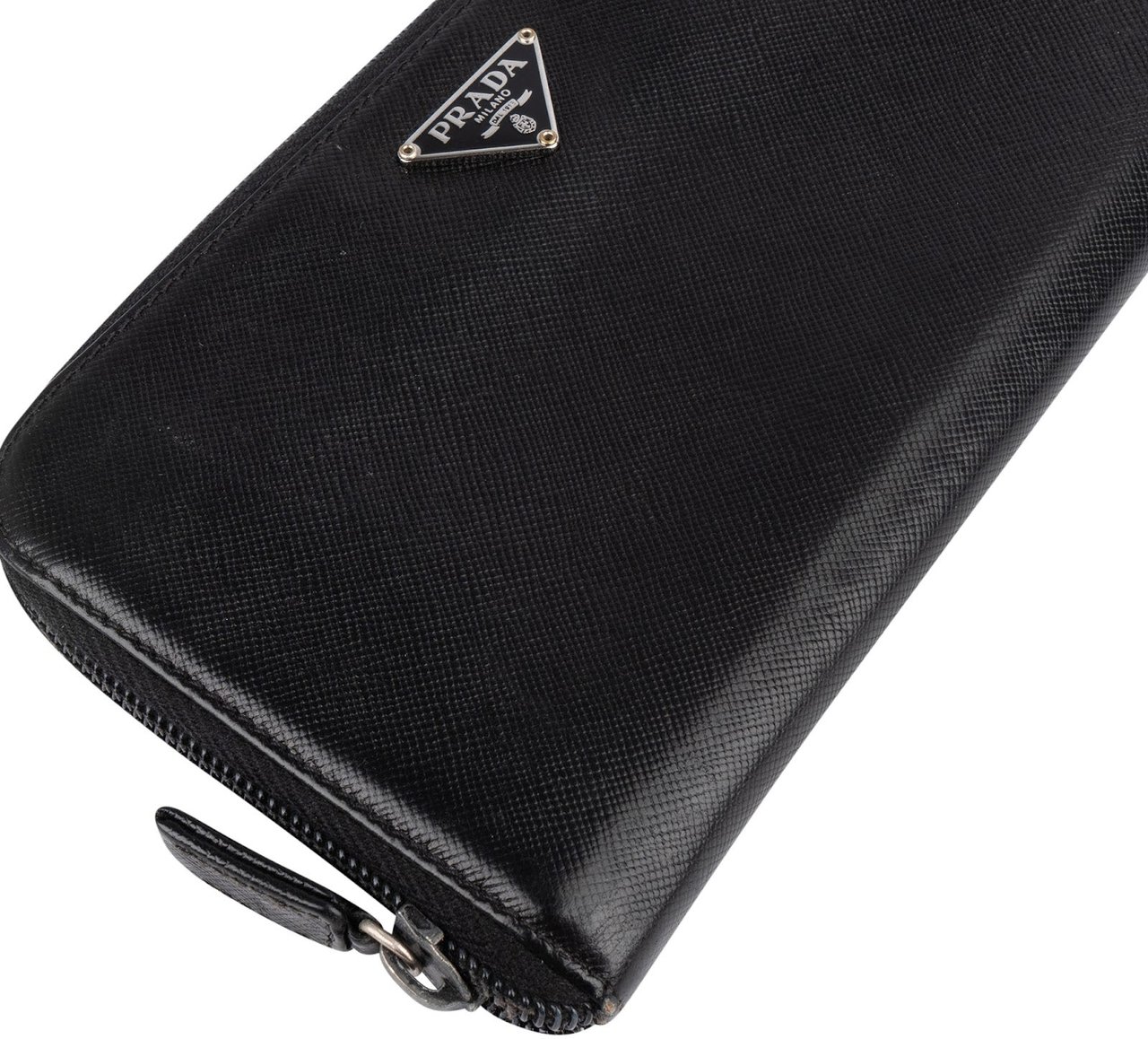 Prada Prada Black Saffiano Leather Triangle Zip Around Wallet Zwart