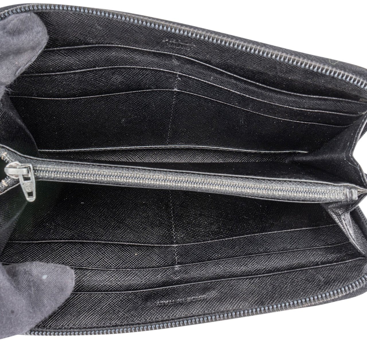 Prada Prada Black Saffiano Leather Triangle Zip Around Wallet Zwart