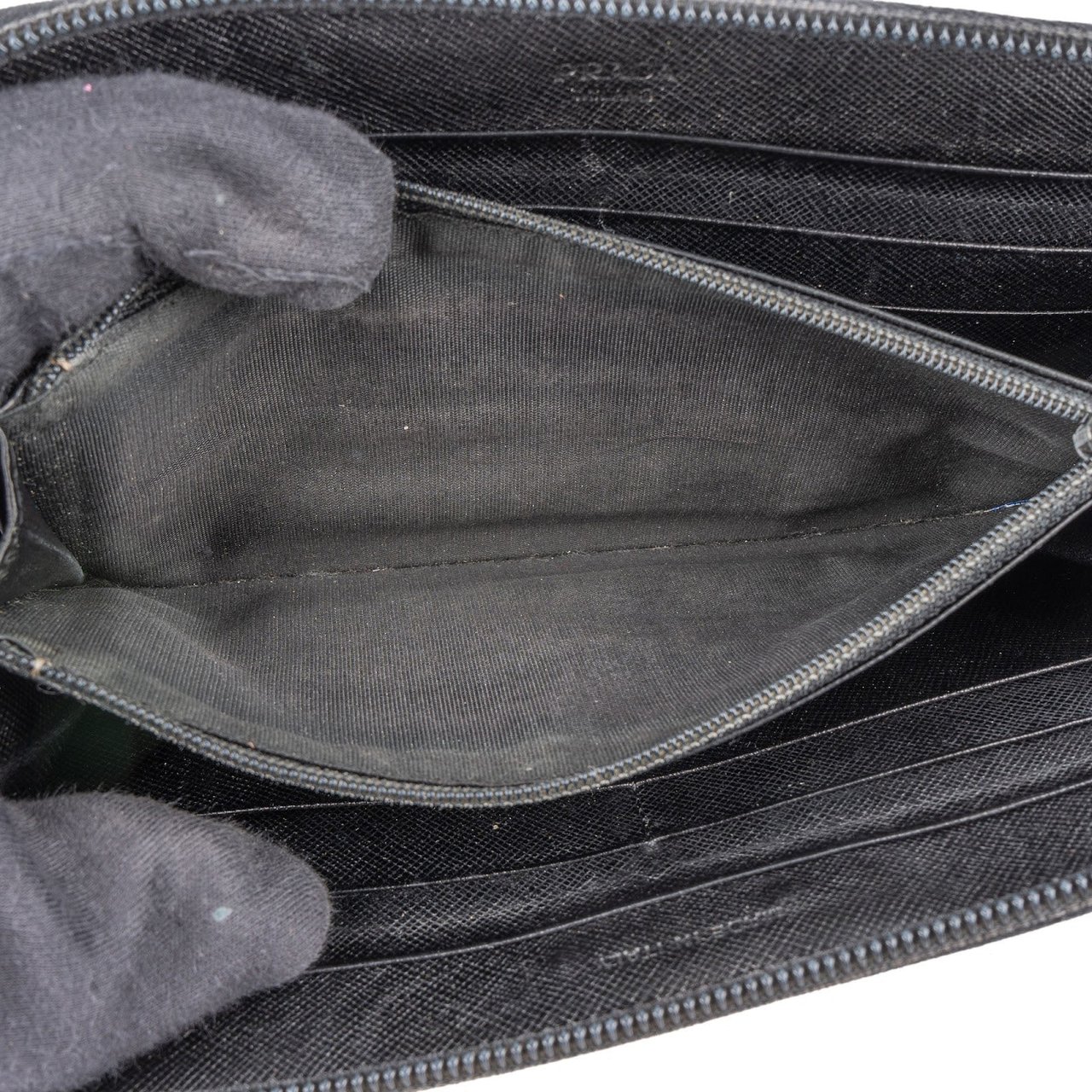 Prada Prada Black Saffiano Leather Triangle Zip Around Wallet Zwart