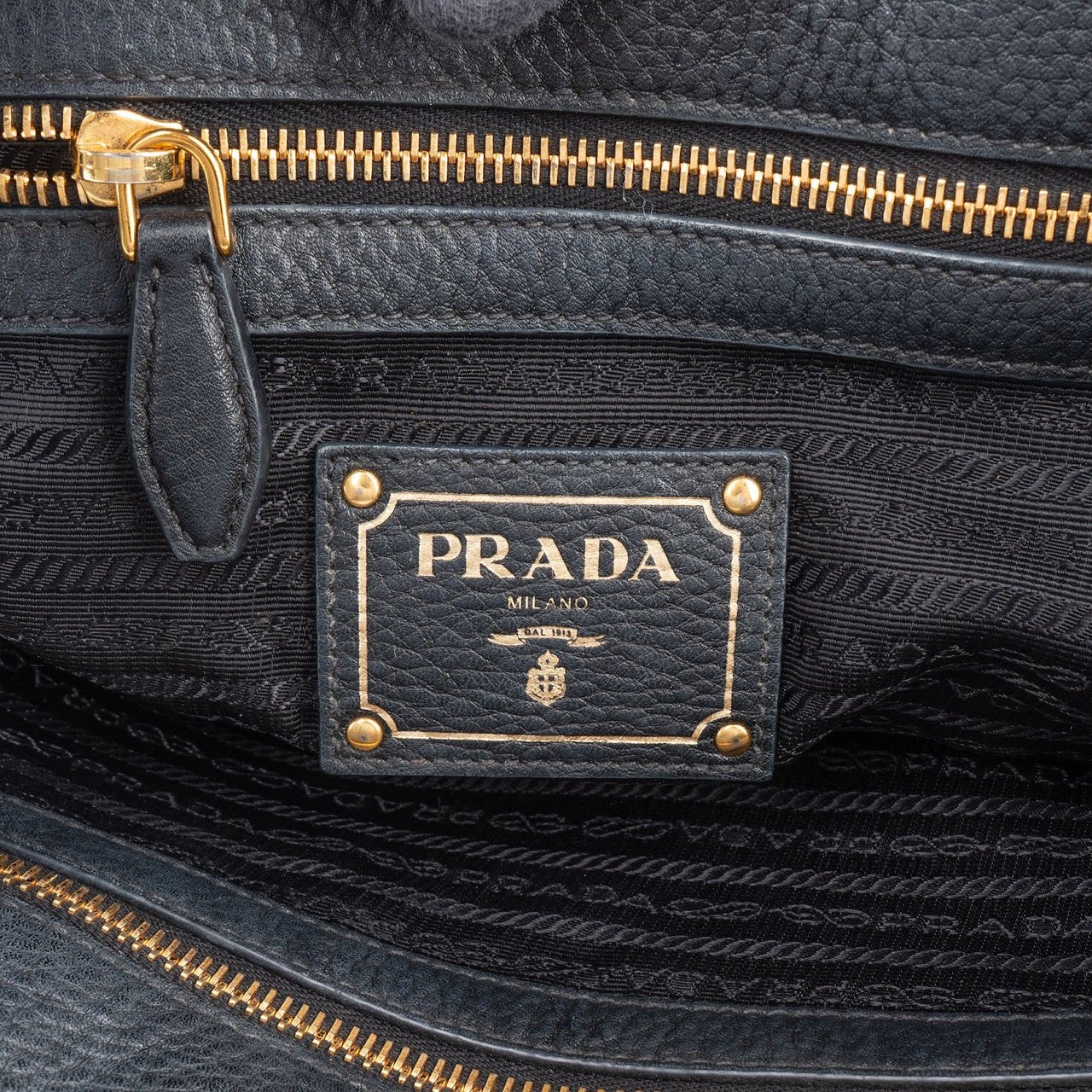 Prada Prada Vitello Daino Leather Shoulder Bag Blauw