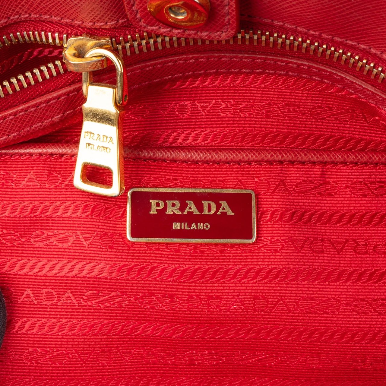 Prada Prada Red Saffiano Leather Galleria Tote Handbag Rood