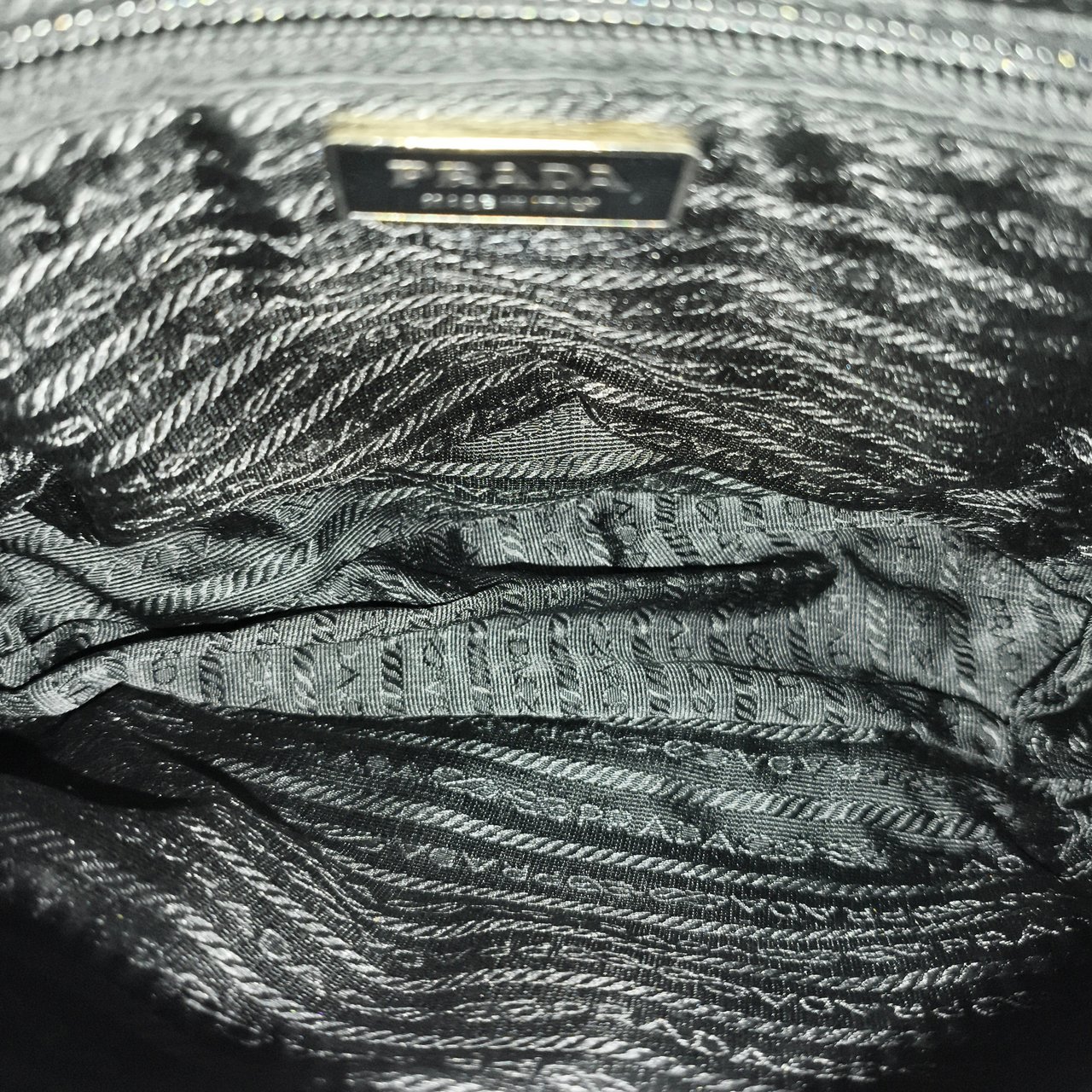 Prada Prada Nylon Triangle Messenger Crossbody Bag Zwart