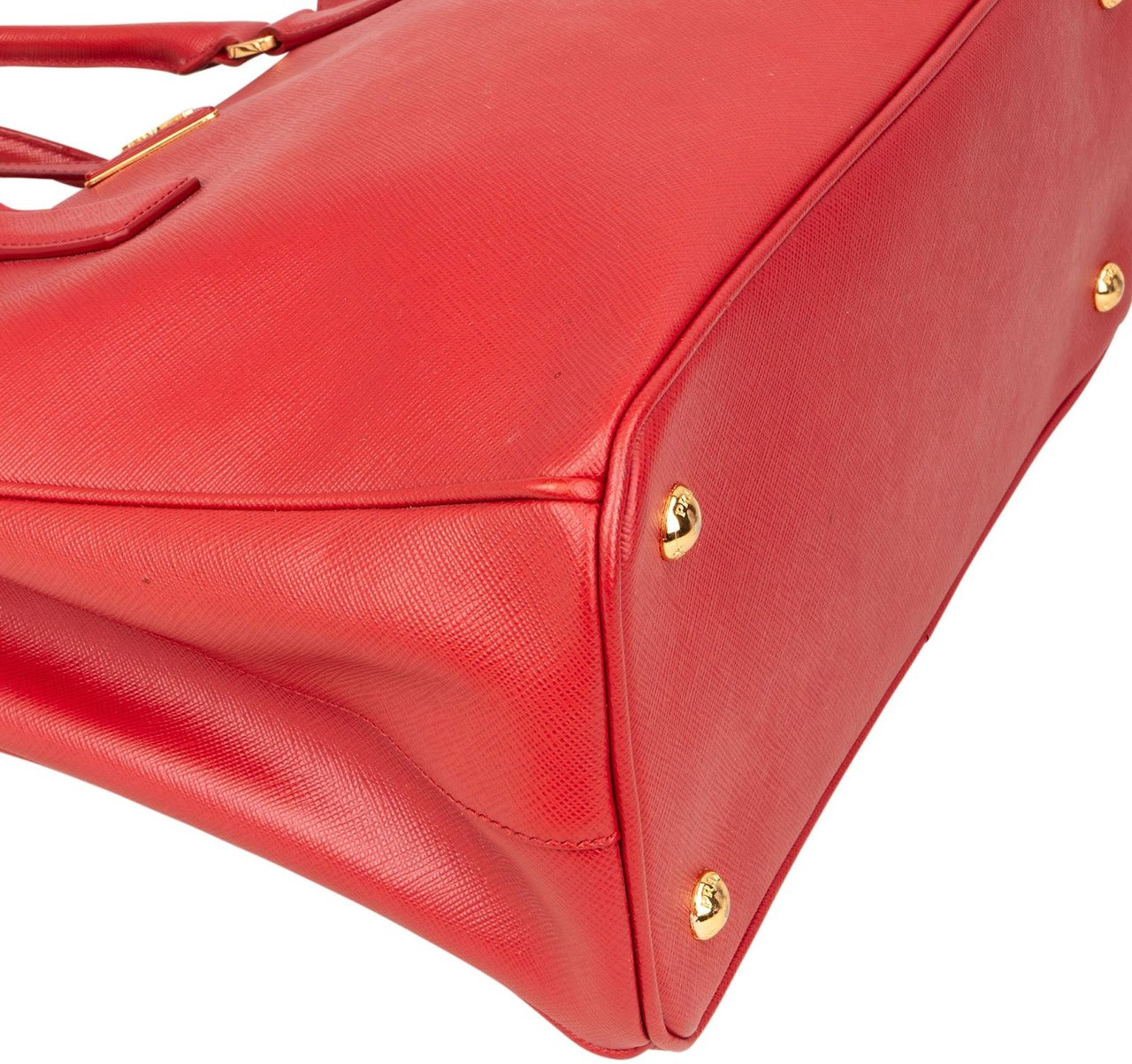 Prada Prada Saffiano Leather Galleria Handbag Rood