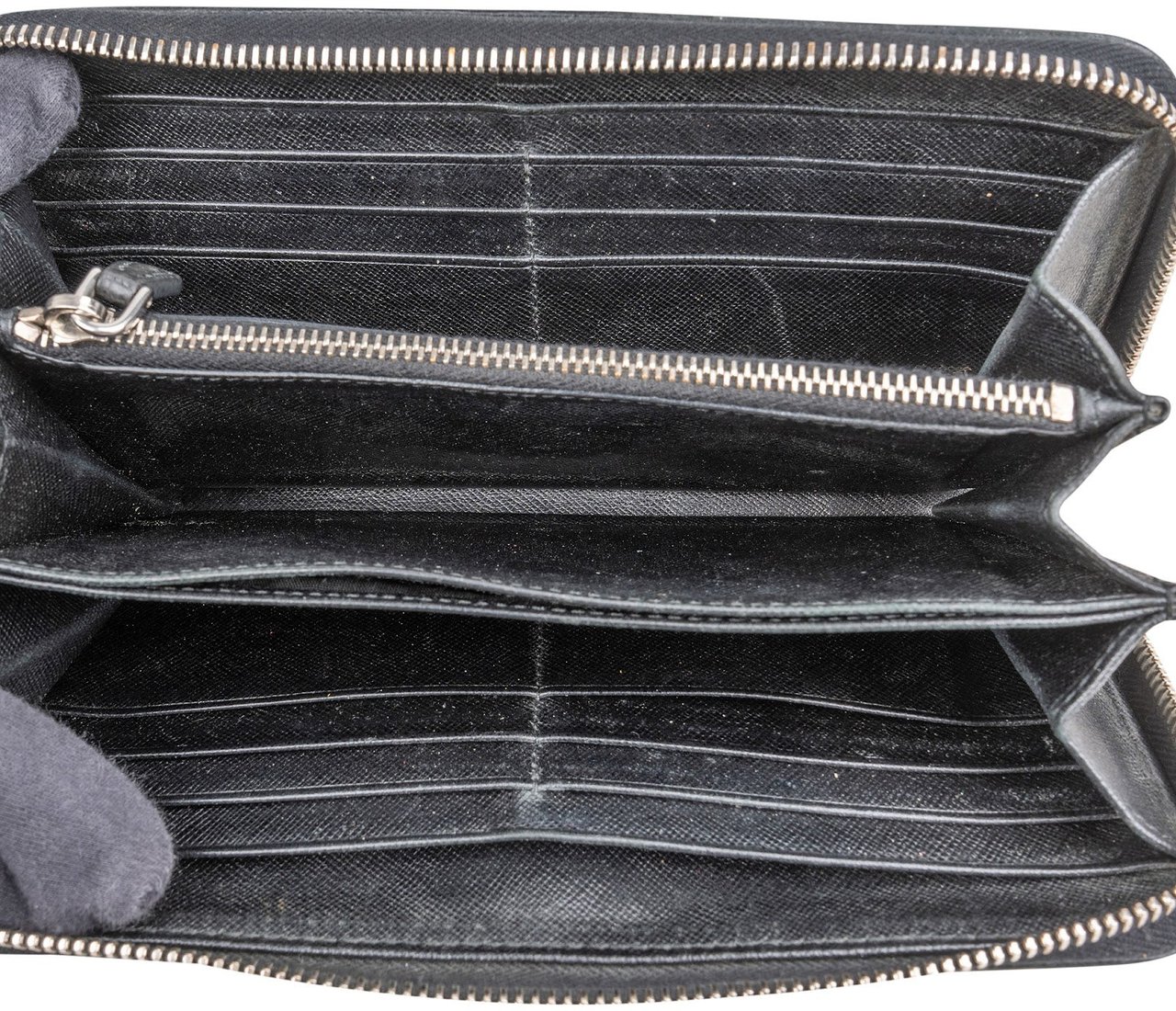 Prada Prada Nylon Triangle Zip Wallet Zwart