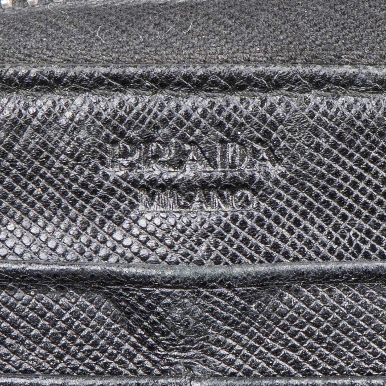 Prada Prada Nylon Triangle Zip Wallet Zwart