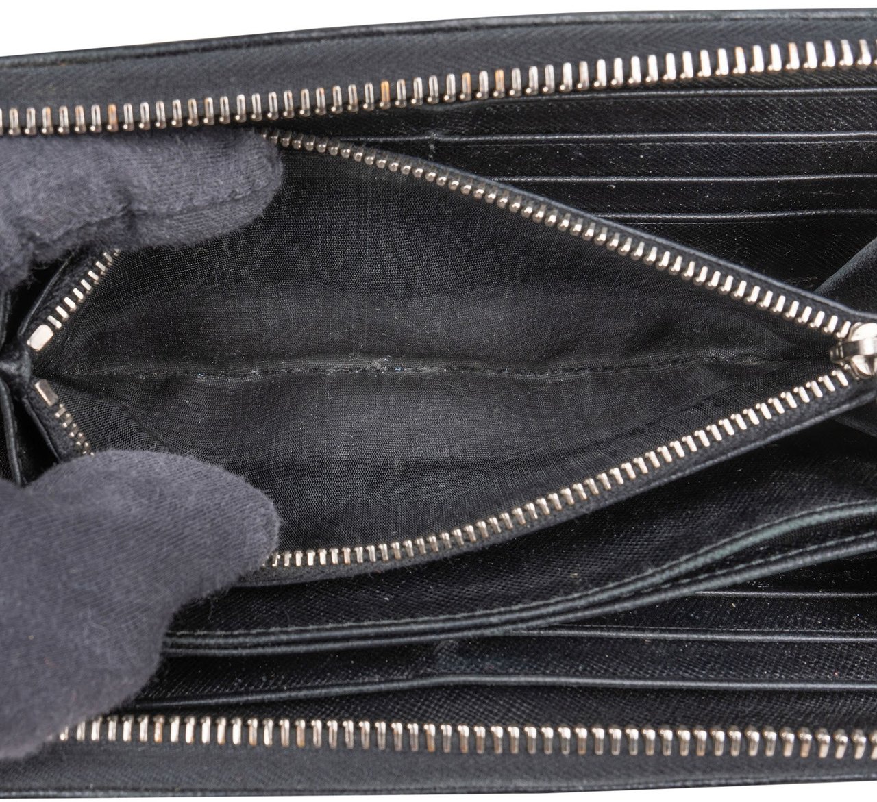 Prada Prada Nylon Triangle Zip Wallet Zwart