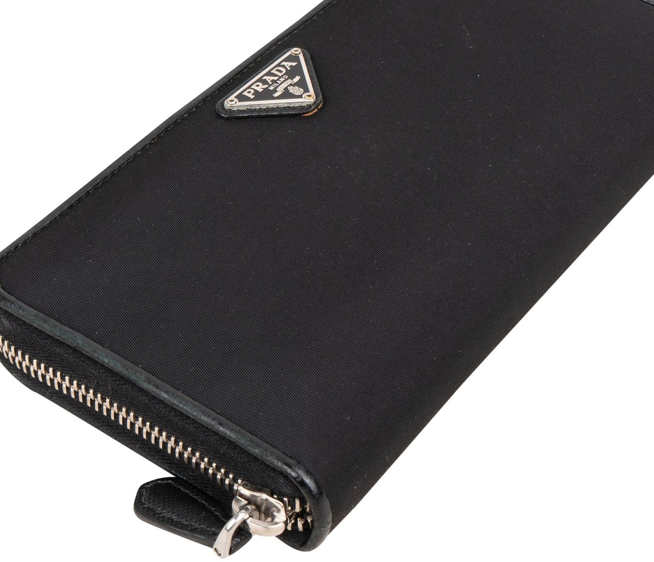 Prada Prada Nylon Triangle Zip Wallet Zwart