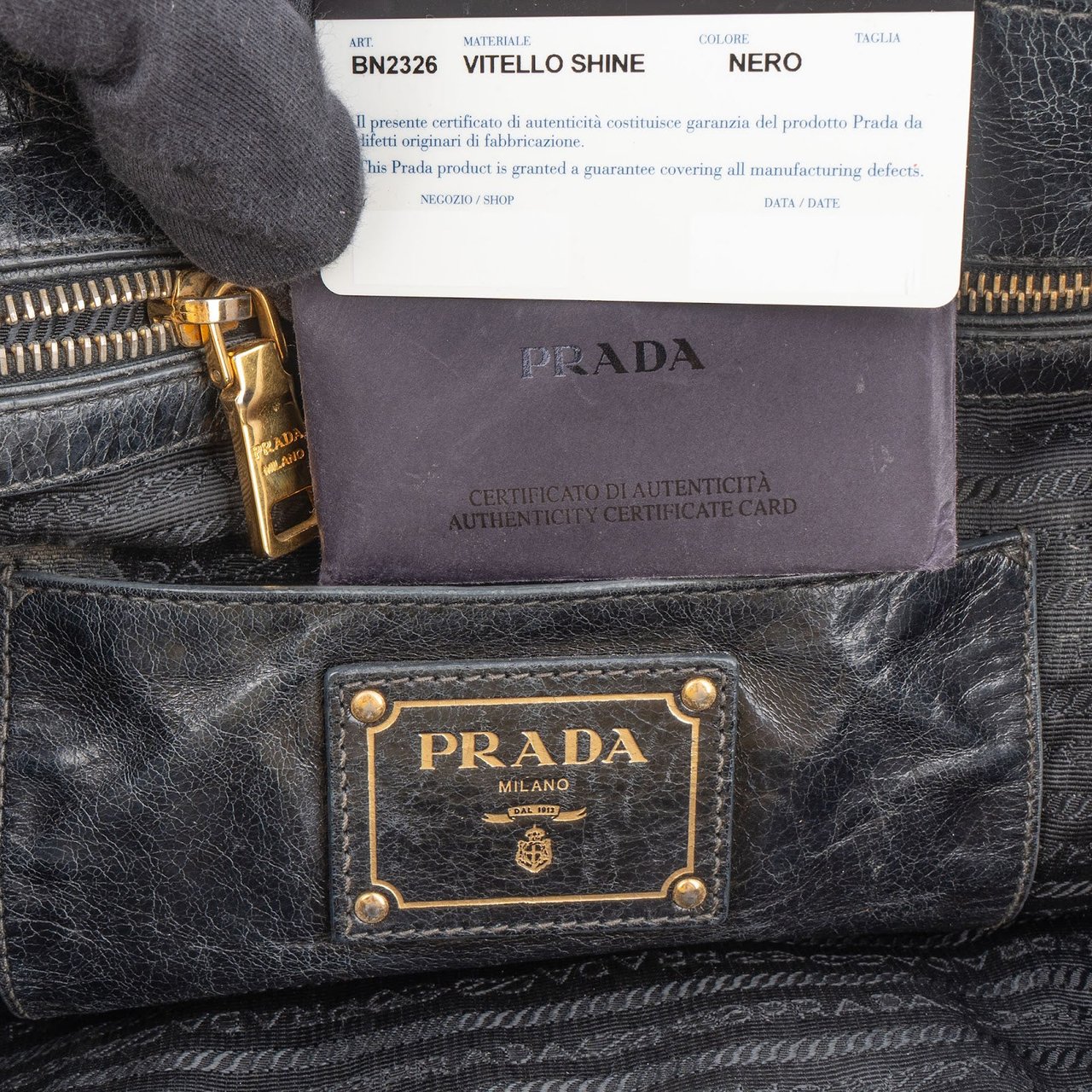 Prada Prada Vitello Shine Leather Handbag Zwart