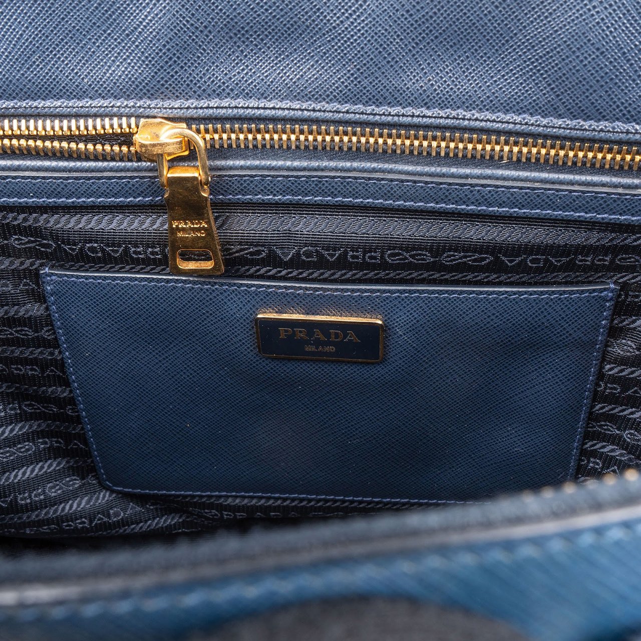 Prada Prada Bicolor Saffiano Leather Galleria Handbag Blauw