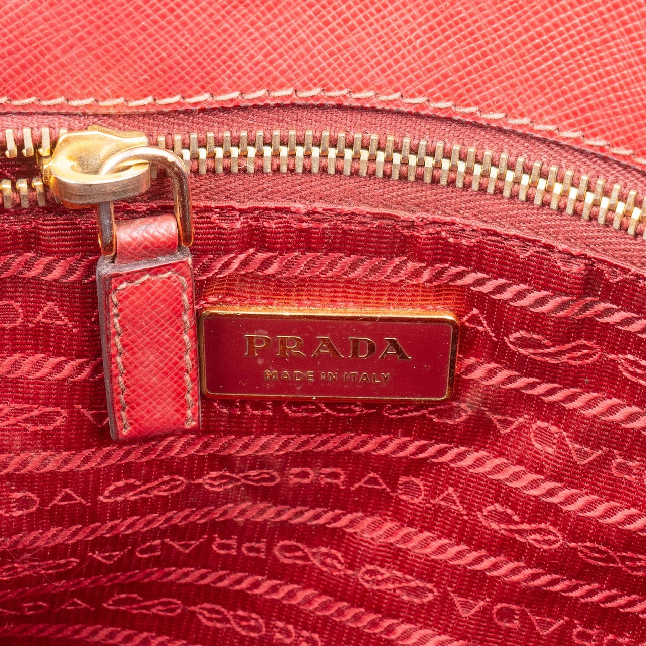 Prada Prada Saffiano Leather Galleria Handbag Rood