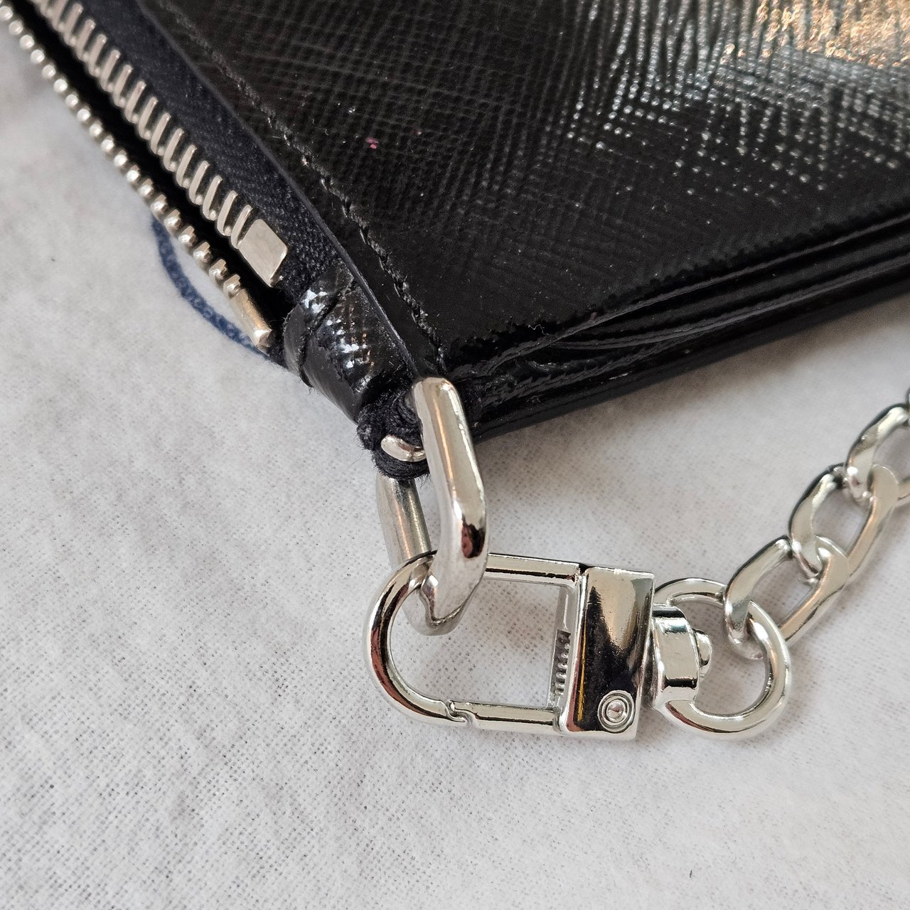 Prada Saffiano Patent Leather Flower Shoulder Bag Zwart