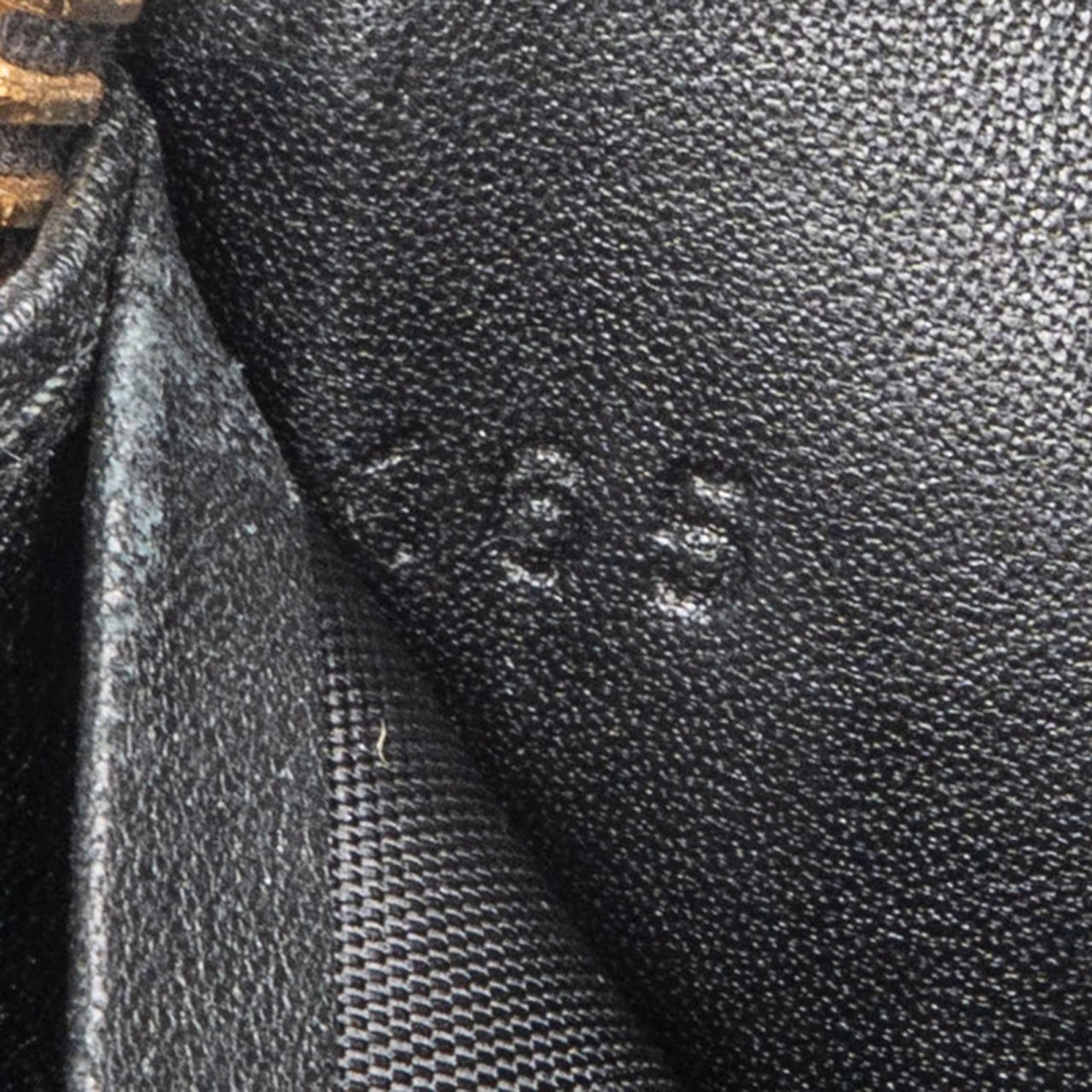 Prada Prada Saffiano Leather Zip Around Wallet Zwart