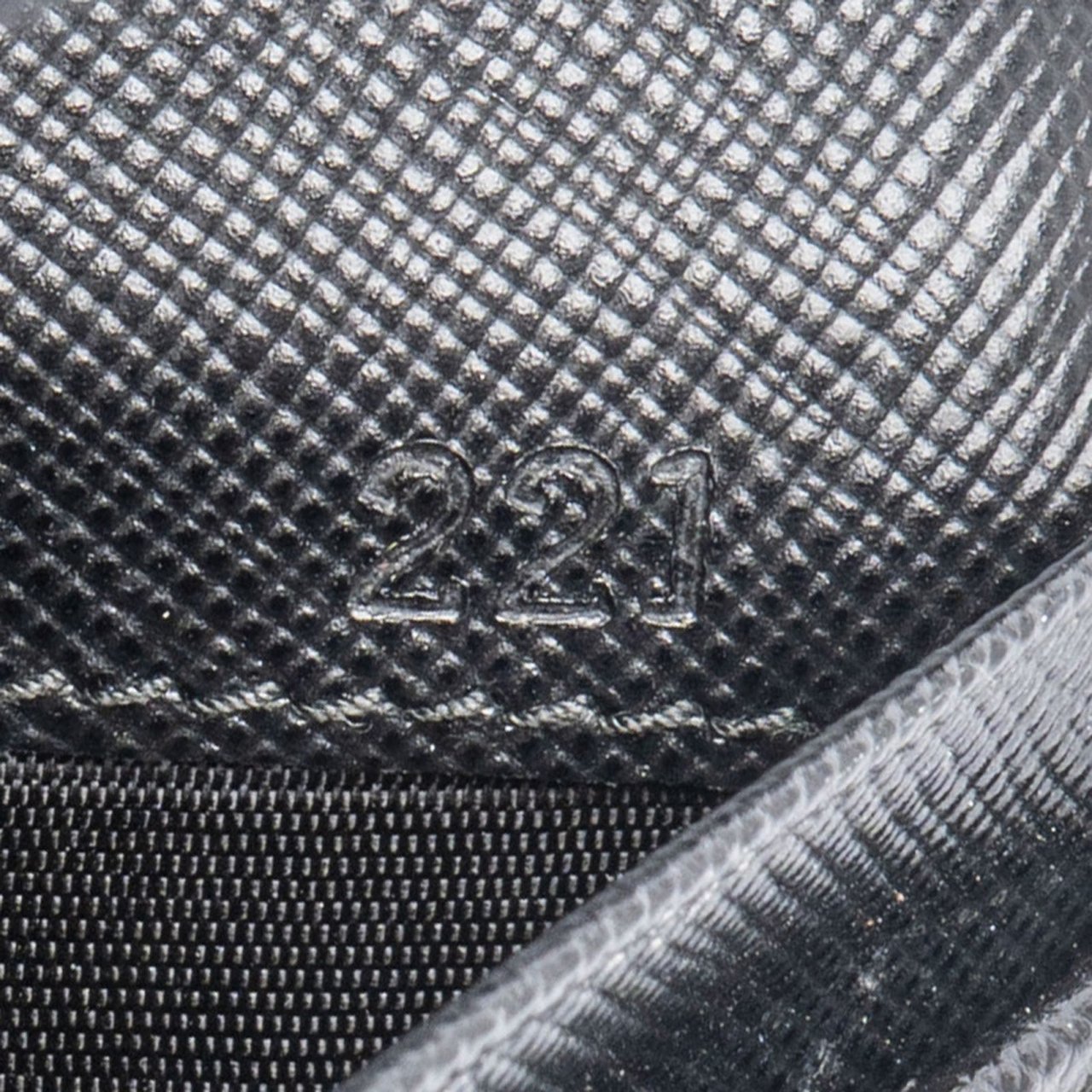 Prada Prada Saffiano Leather Bifold Wallet Zwart