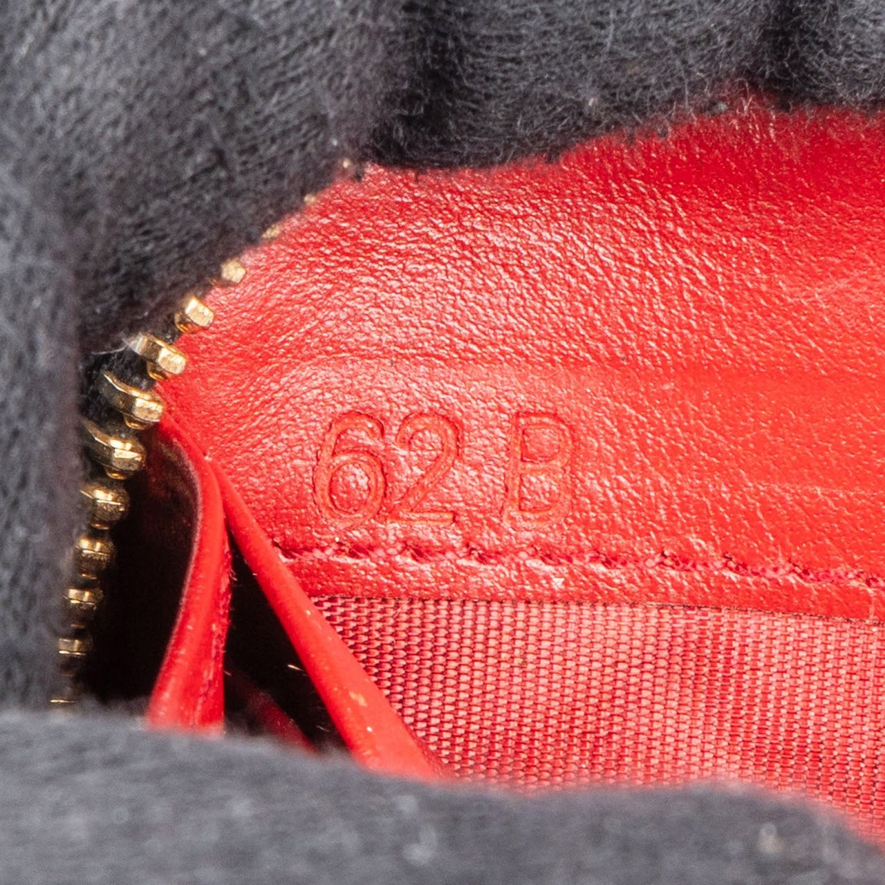 Prada Vitello Grained Leather Large Zip Around Wallet 1ML506 Zwart