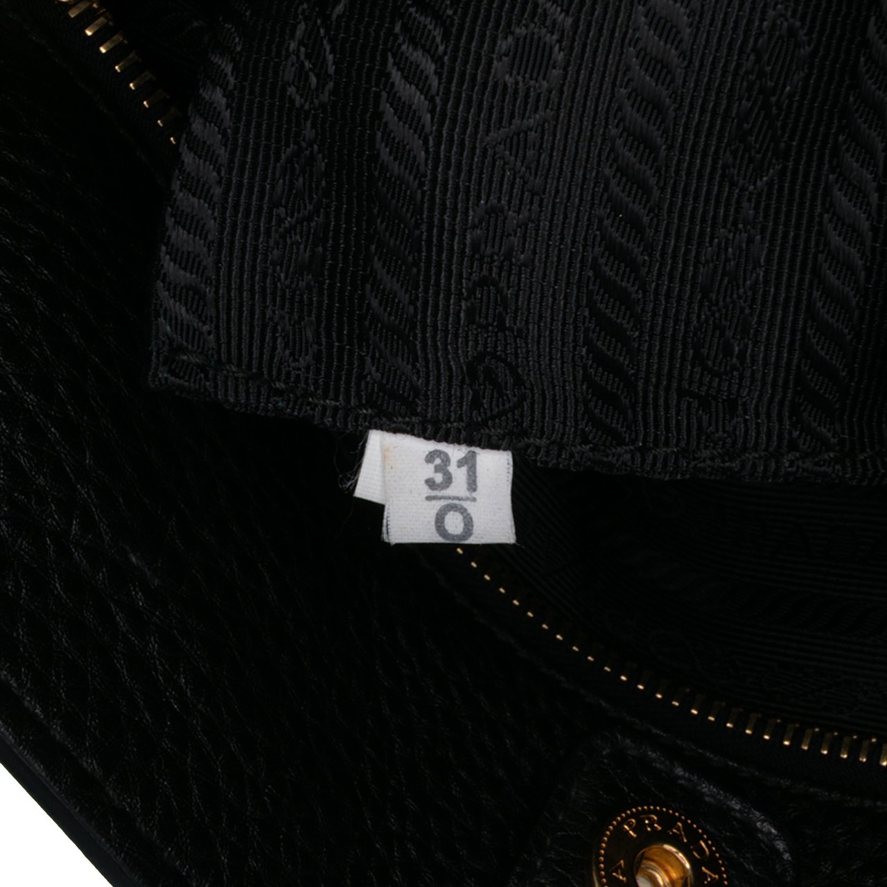 Prada Vitello Daino Open Convertible Tote Zwart