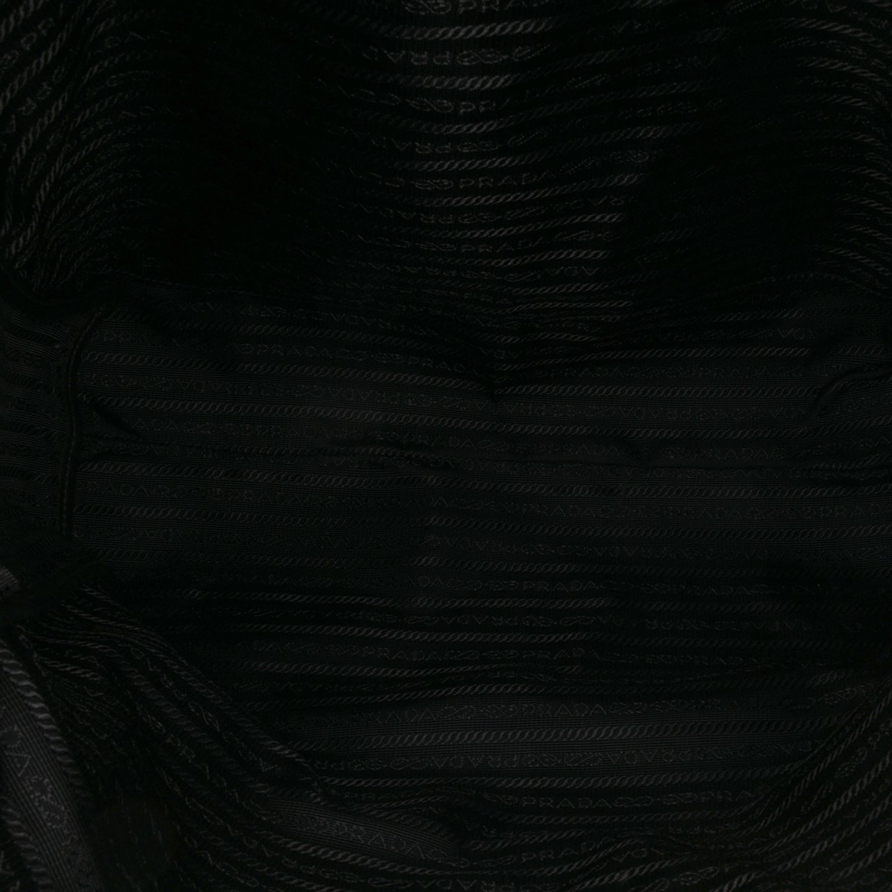 Prada Vitello Daino Open Convertible Tote Zwart
