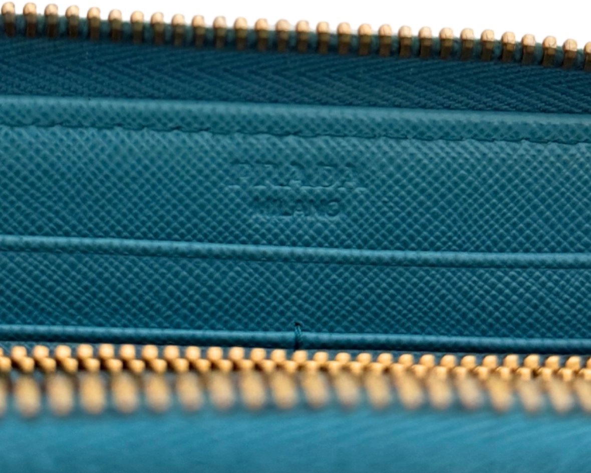 Prada Prada Zippy Geldbörse aus Saffiano Leder Blau / gut Blauw