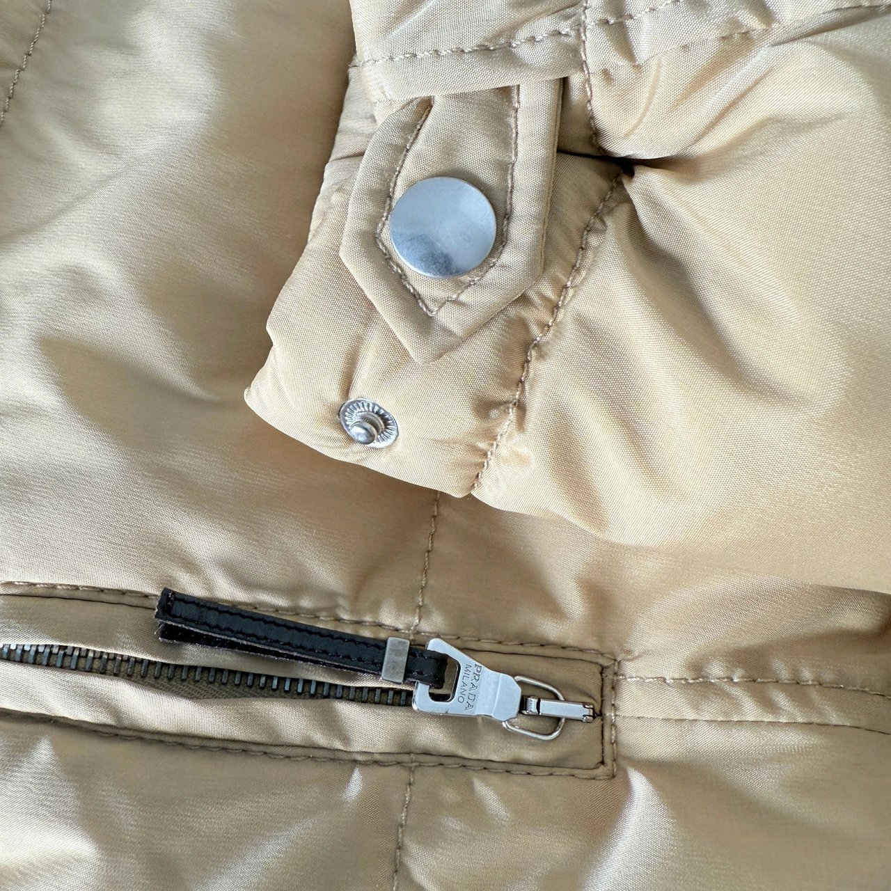 Prada Prada Daunenjacke Größe 44 Beige / sehr gut Beige