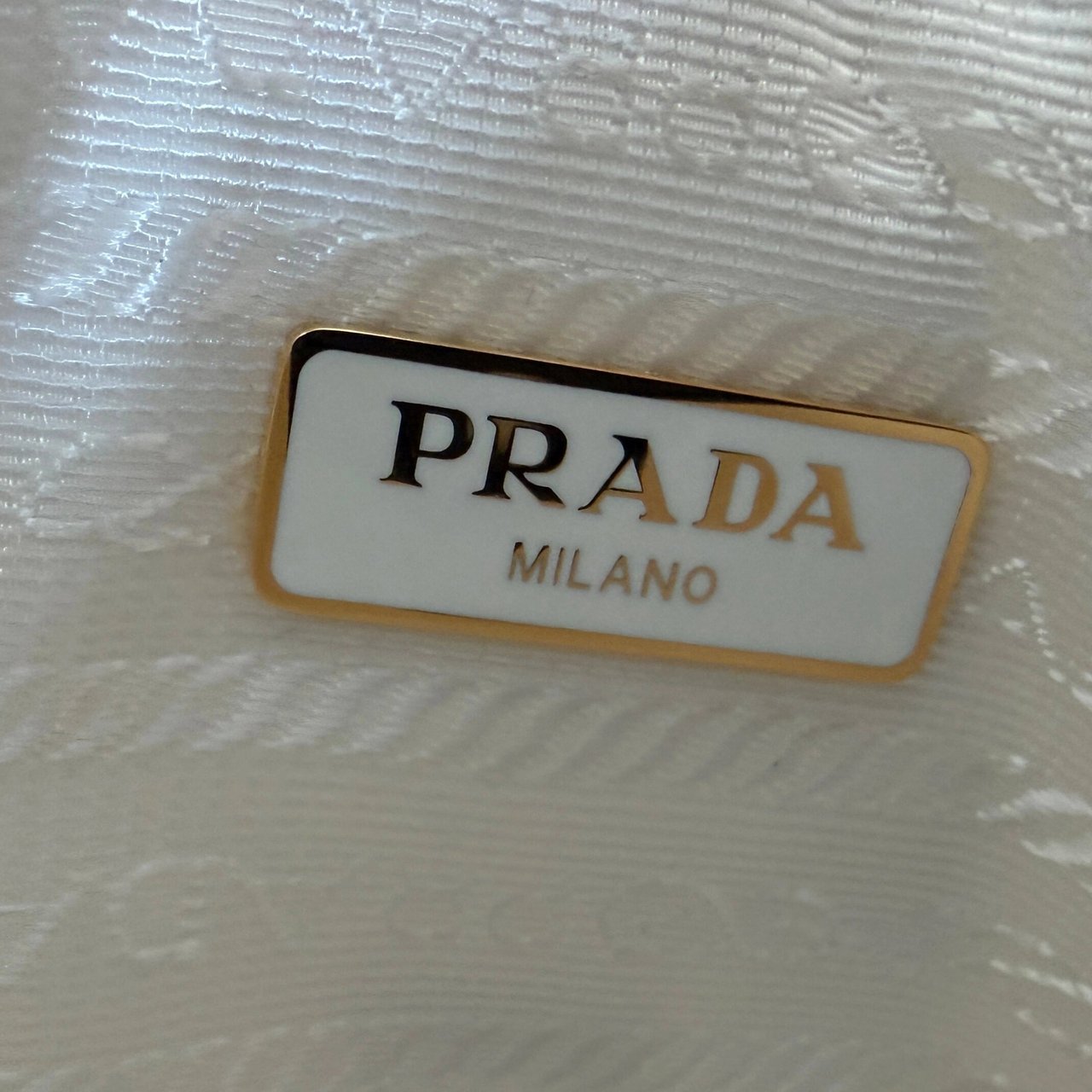 Prada Prada Triangle Logo Zip Häkeltasche Raffia small weiß / neuwertig Wit