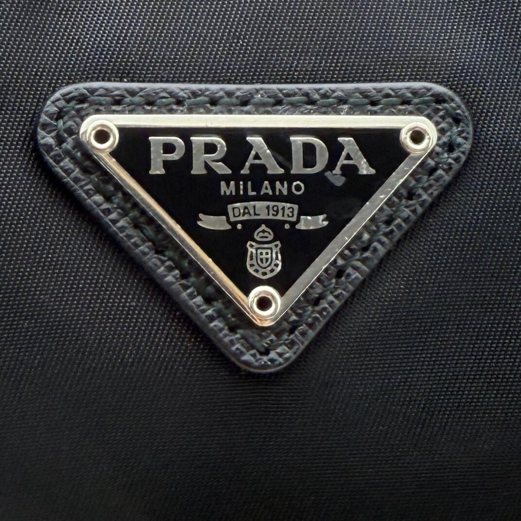 Prada Prada Re-Edition 2005 aus Re-Nylon Schwarz Fullset 2023 / neuwertig Zwart