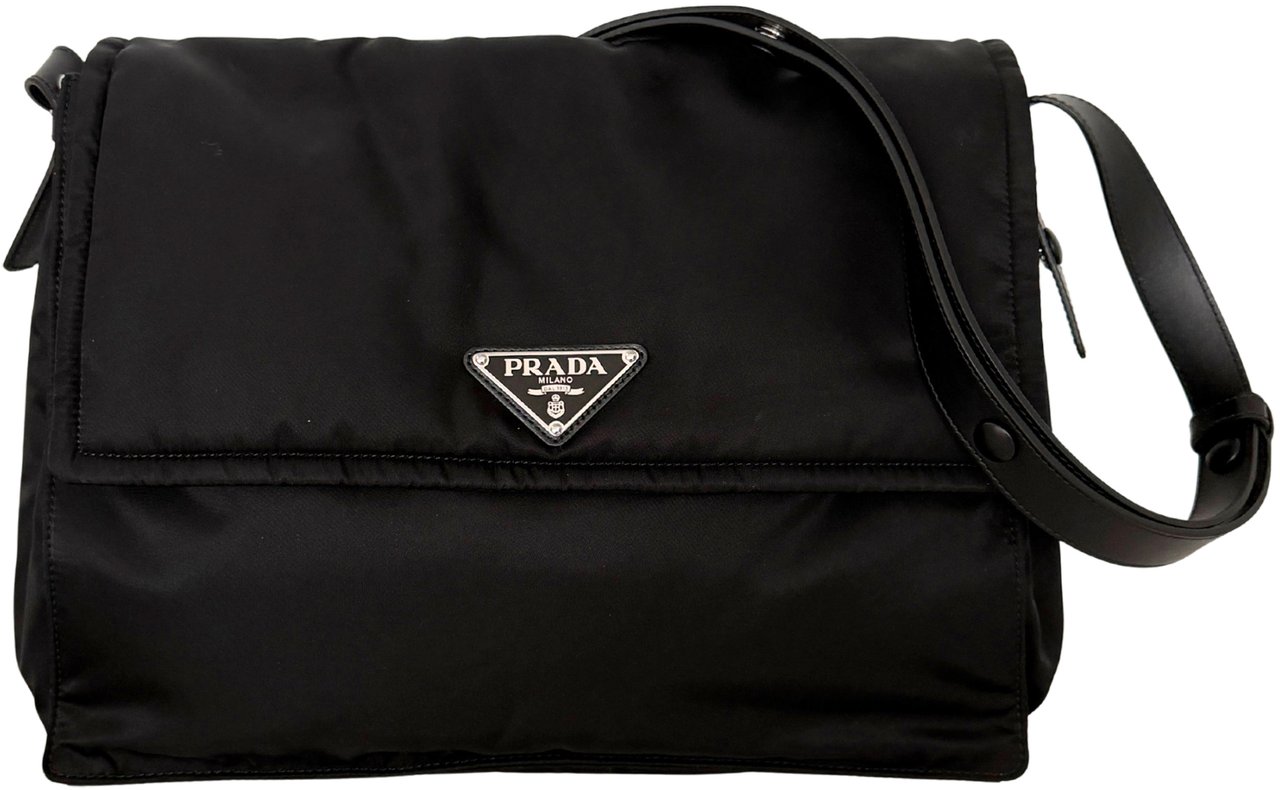 Prada Traveller Large Shoulder Bag in Re-Nylon Black Zwart