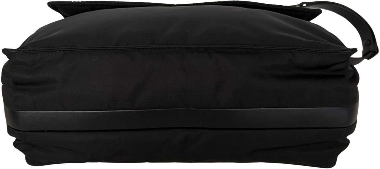Prada Traveller Large Shoulder Bag in Re-Nylon Black Zwart