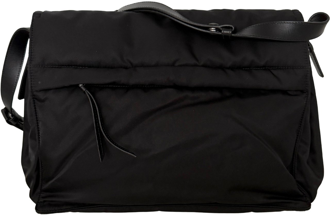 Prada Traveller Large Shoulder Bag in Re-Nylon Black Zwart