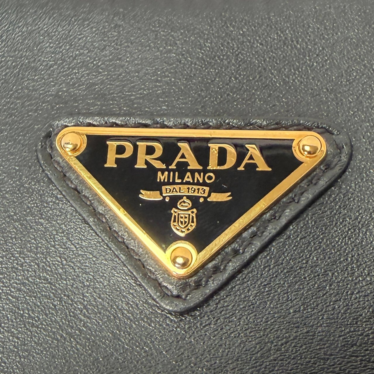Prada Small Arqué Shoulder Bag Leather Black Full Set / Very Good Bruin