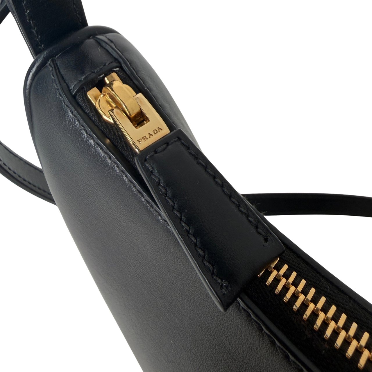 Prada Small Arqué Shoulder Bag Leather Black Full Set / Very Good Bruin