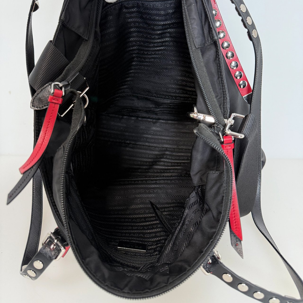 Prada Nylon New Vela Studded Tote Bag schwarz Zwart