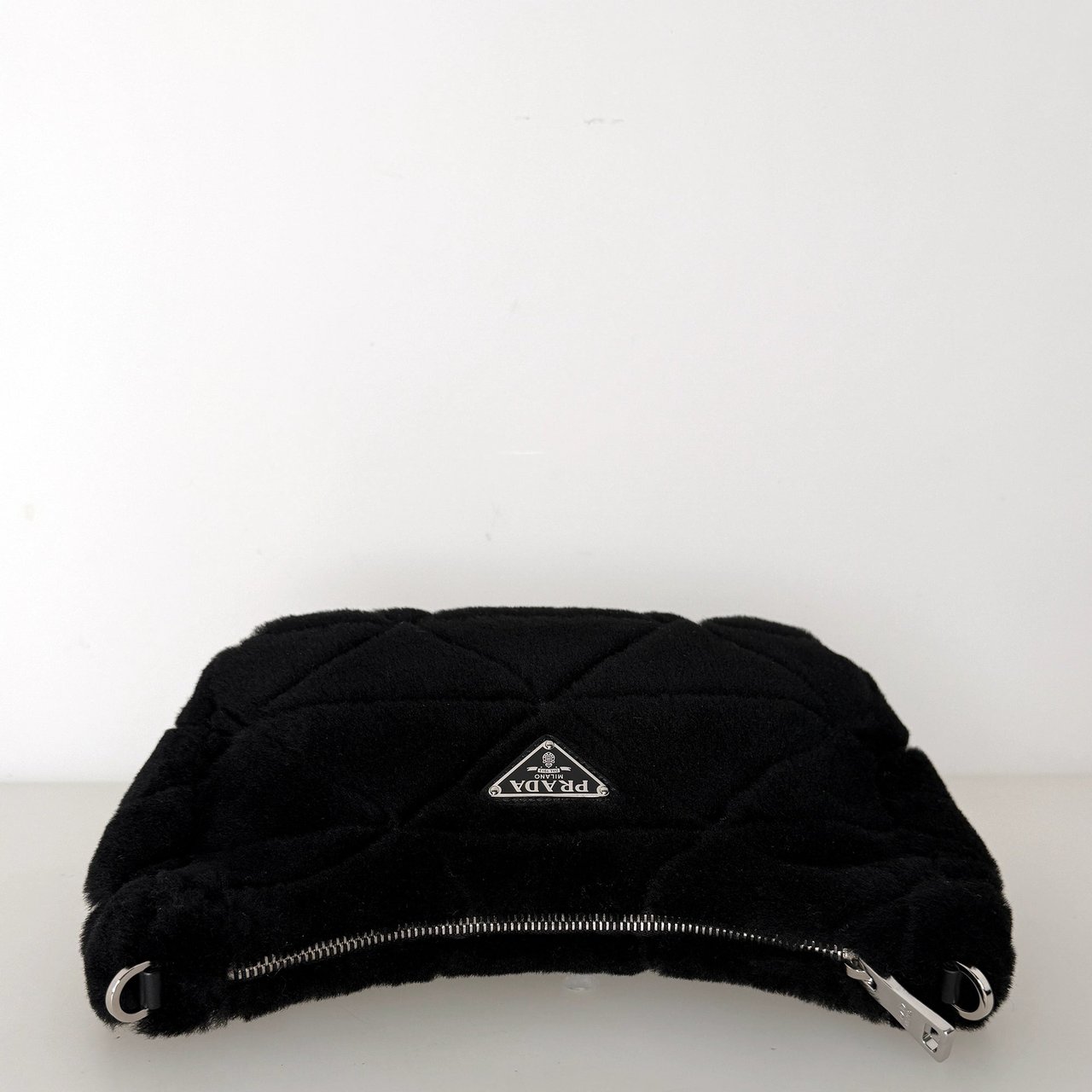 Prada Re-Edition 2005 Shoulder Bag Quilted Shearling Small Zwart