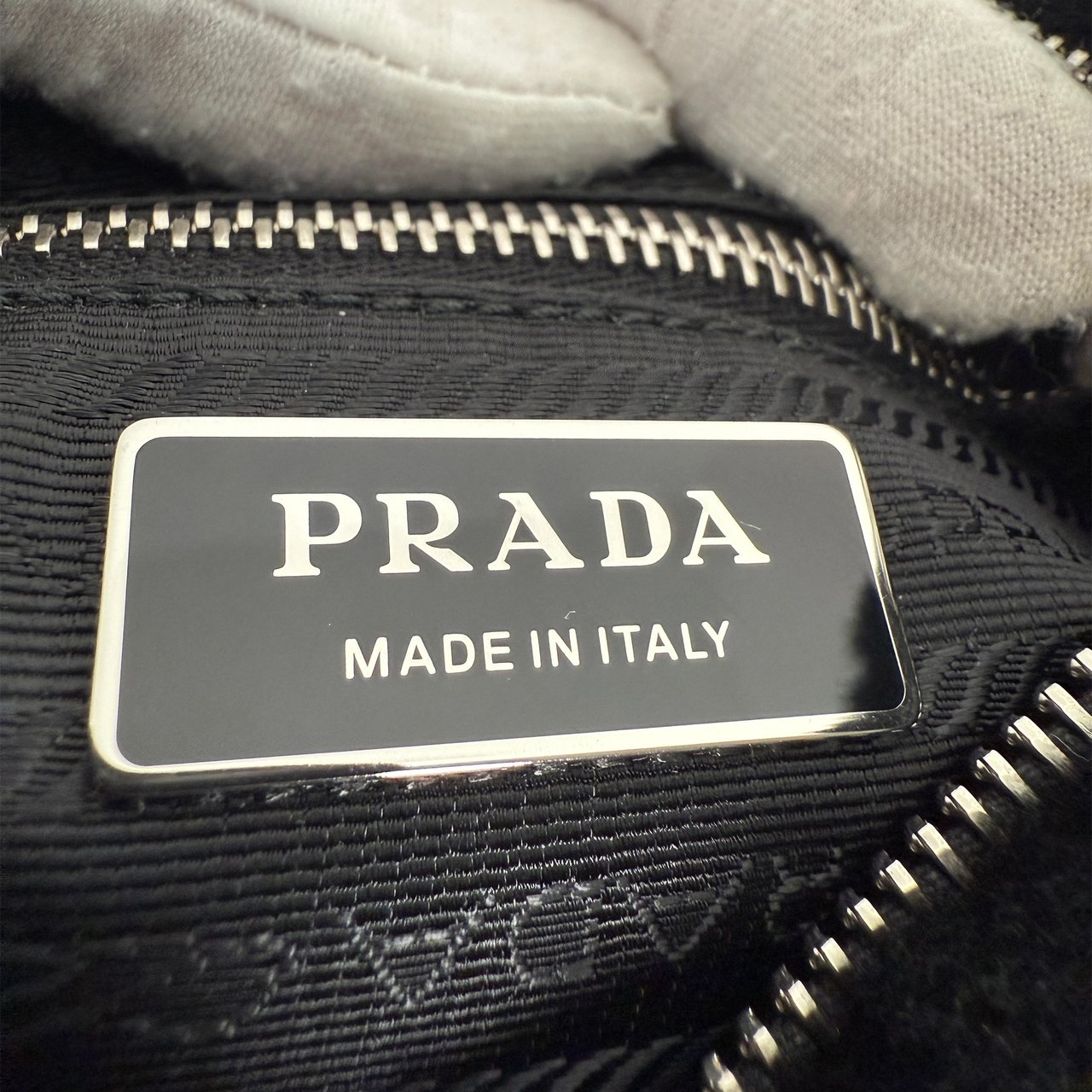 Prada Re-Edition 2005 Shoulder Bag Quilted Shearling Small Zwart