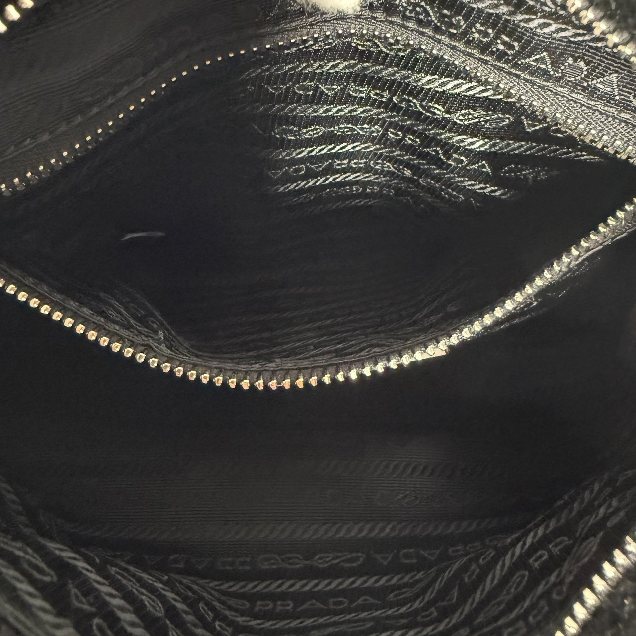 Prada Re-Edition 2005 Shoulder Bag Quilted Shearling Small Zwart