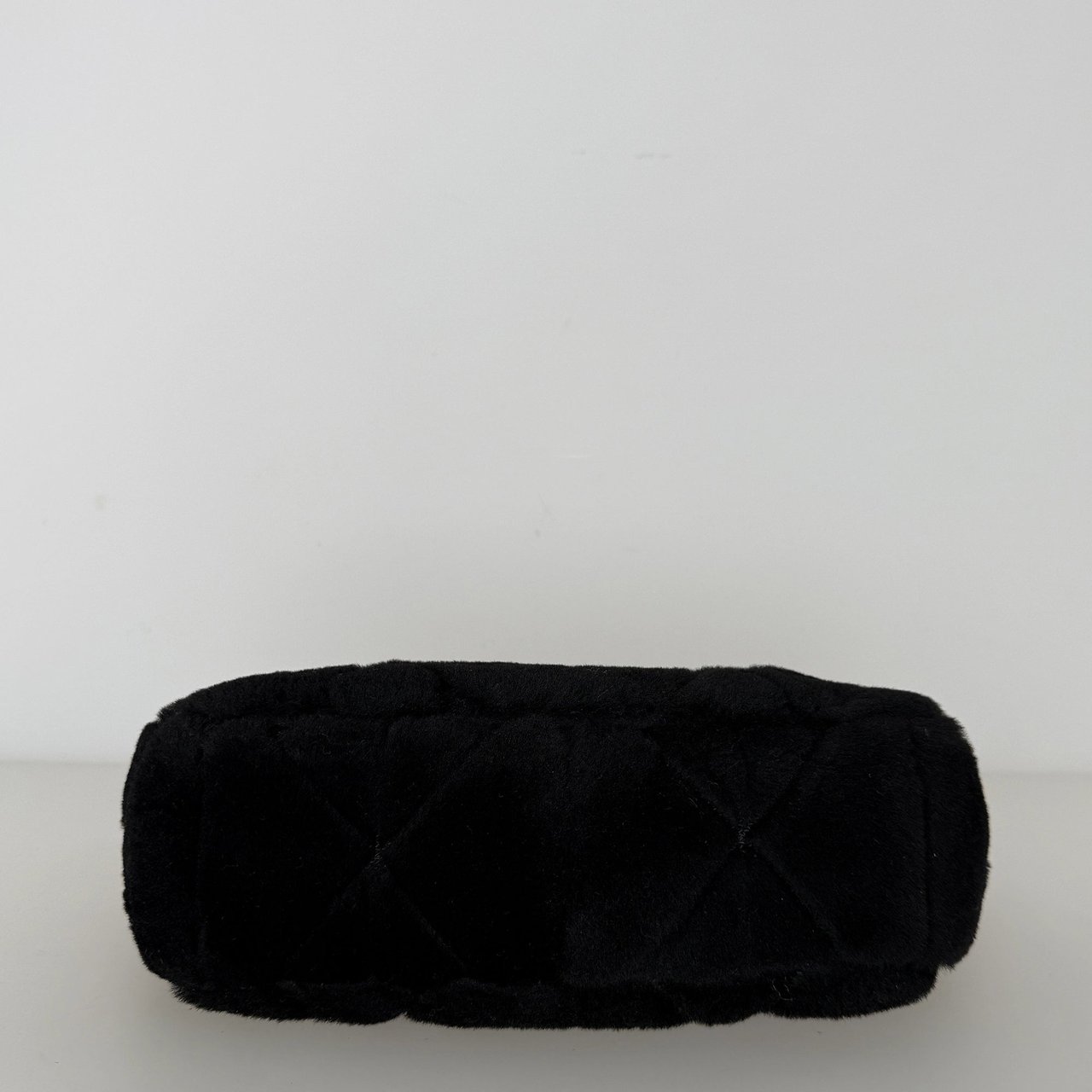 Prada Re-Edition 2005 Shoulder Bag Quilted Shearling Small Zwart