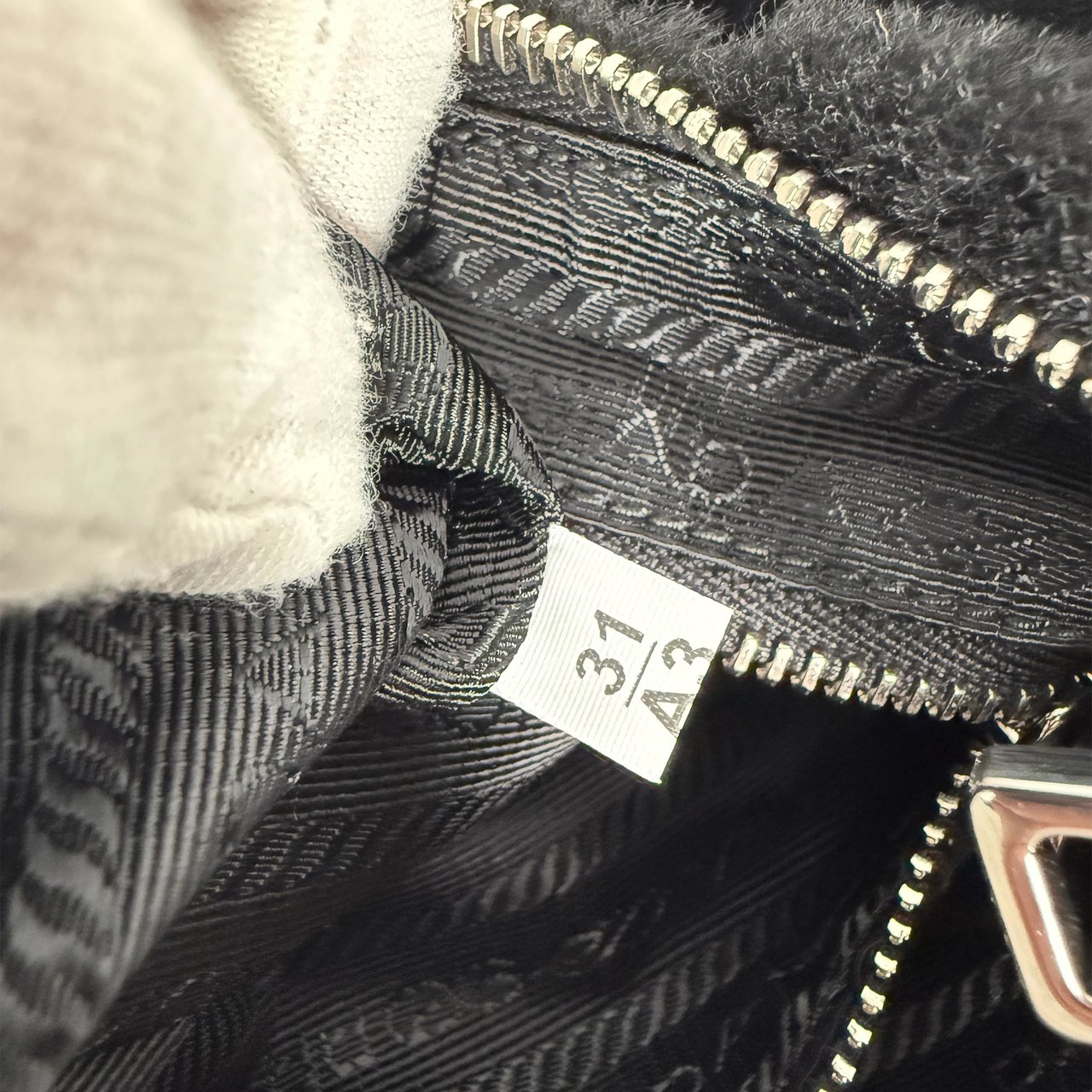 Prada Re-Edition 2005 Shoulder Bag Quilted Shearling Small Zwart