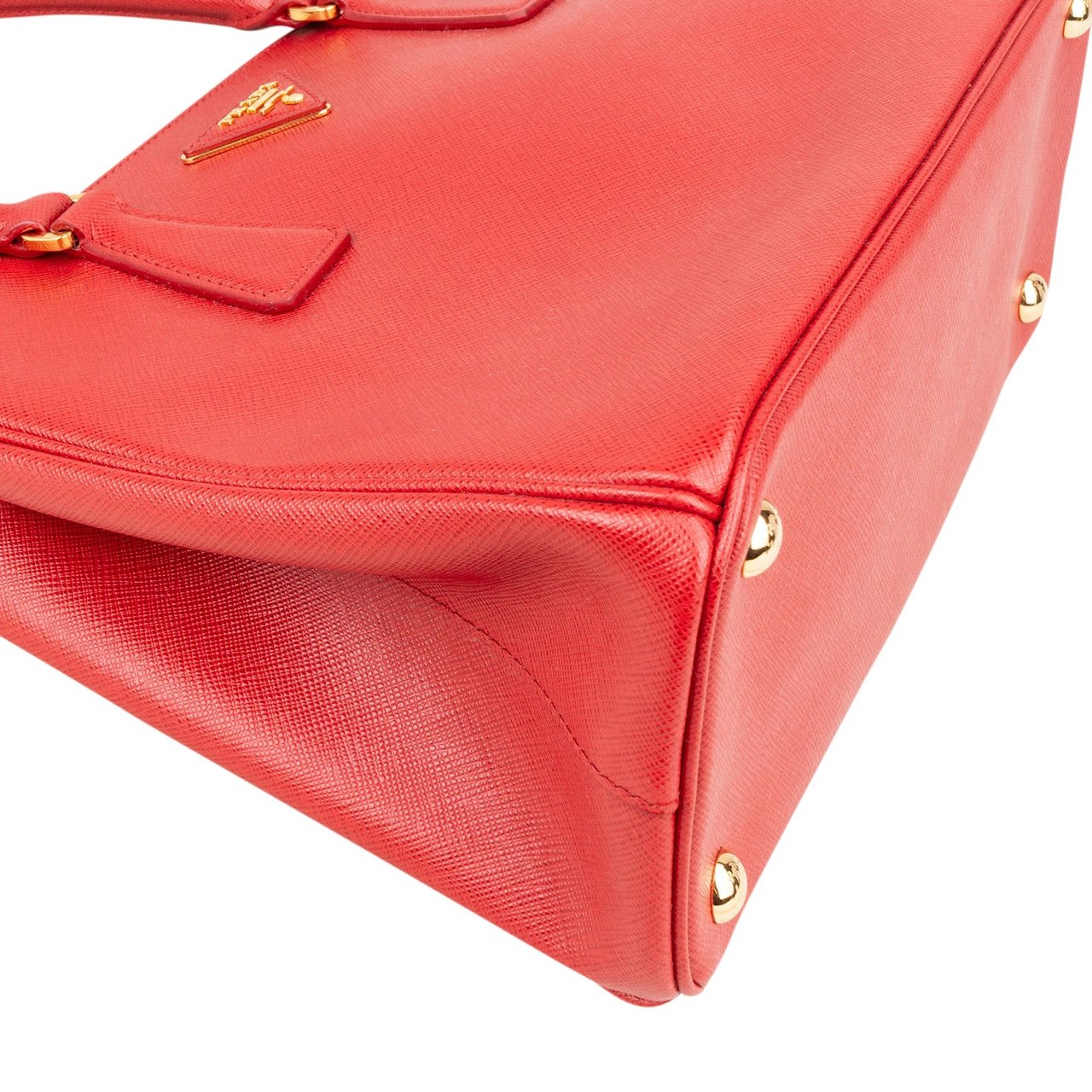 Prada Saffiano Leather Galleria Handbag Rood