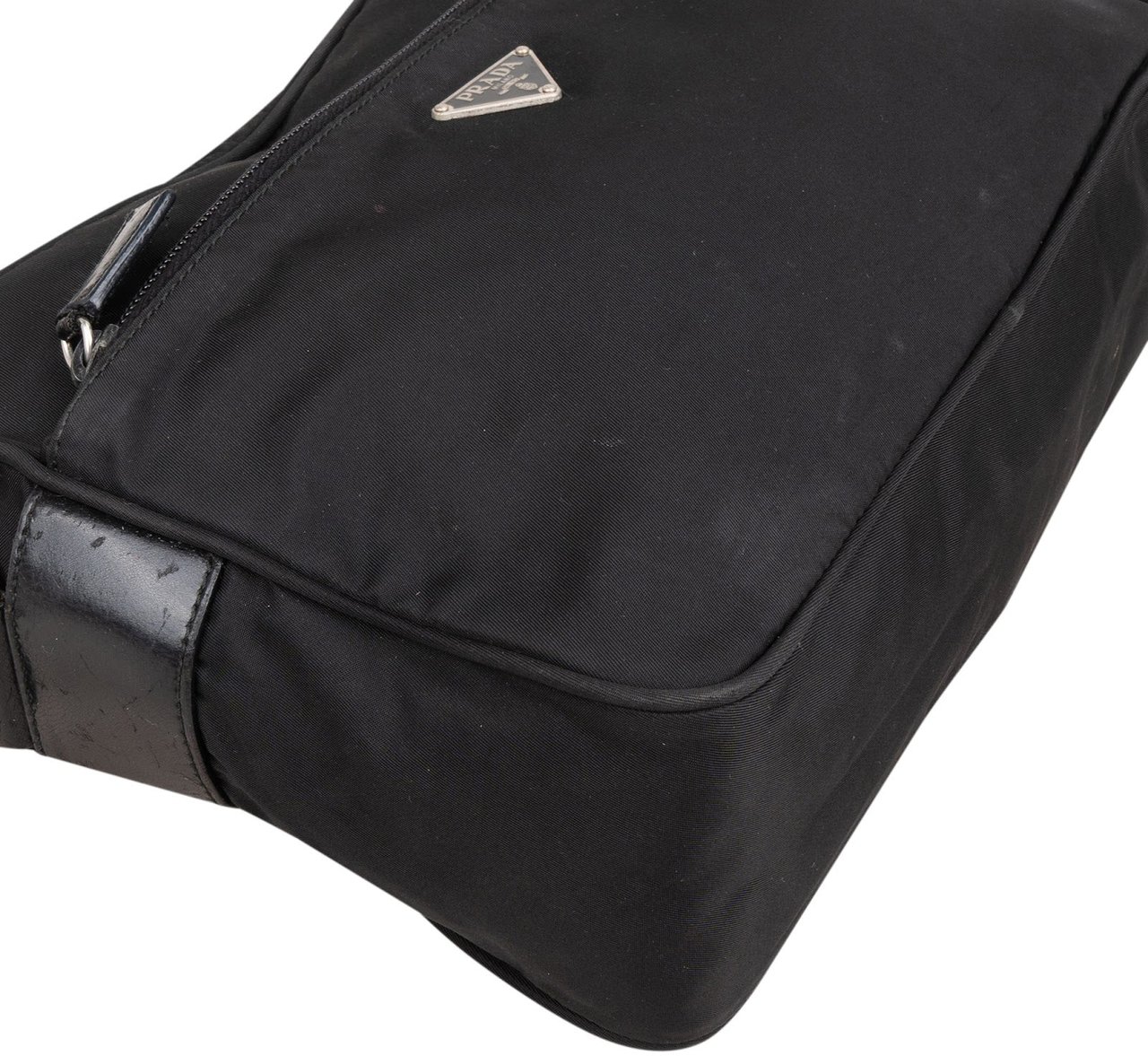 Prada Prada Nylon Triangle Messenger Crossbody Bag Zwart