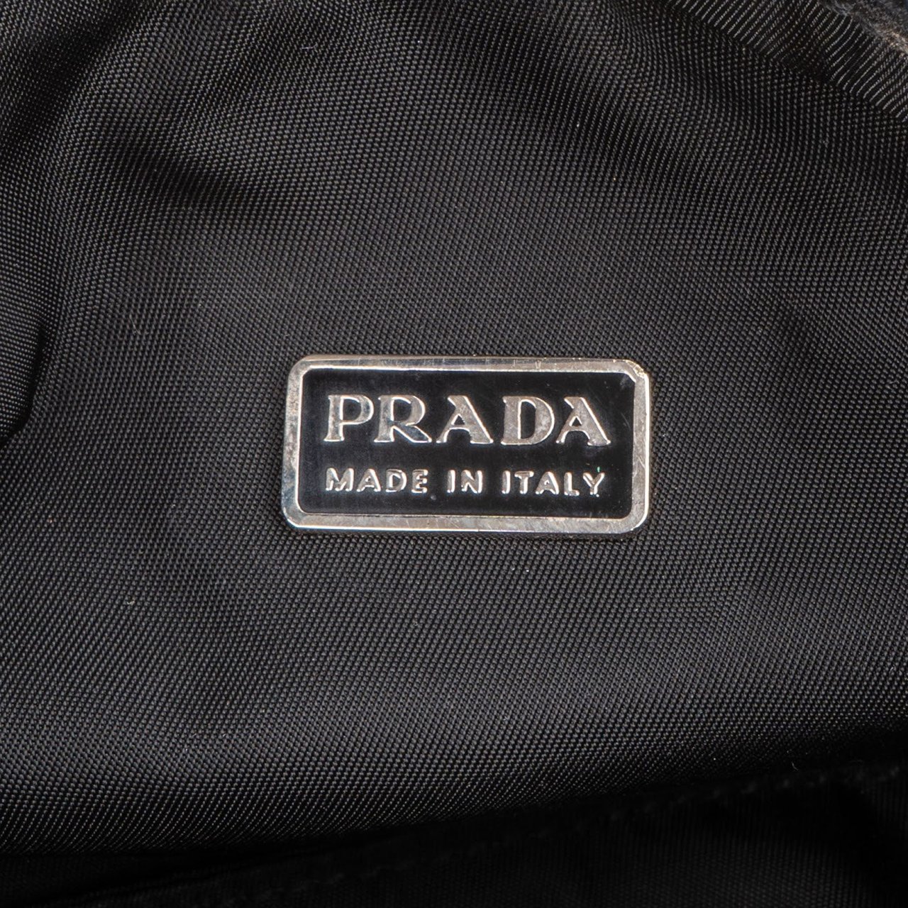Prada Prada Nylon Triangle Vintage Re-Editon Handbag Zwart