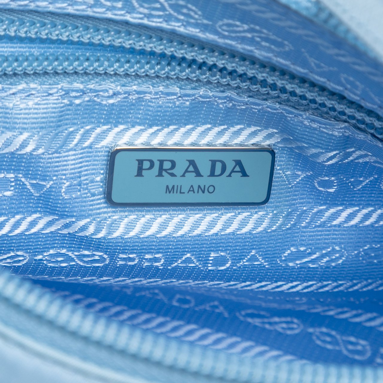 Prada Re Nylon Pochette Blauw