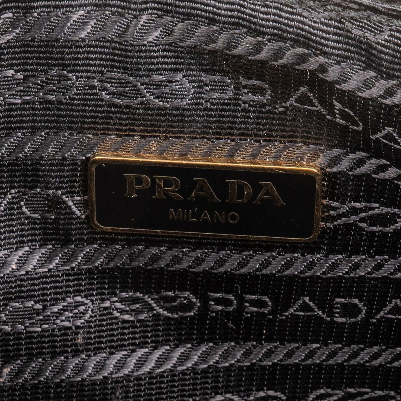 Prada Prada Saffiano Leather Triangle Re-Edition 2005 Shoulder Bag Zwart