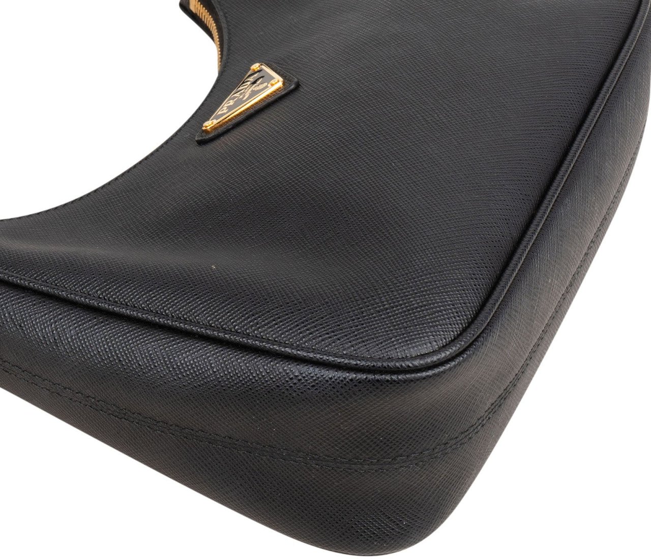 Prada Prada Saffiano Leather Triangle Re-Edition 2005 Shoulder Bag Zwart