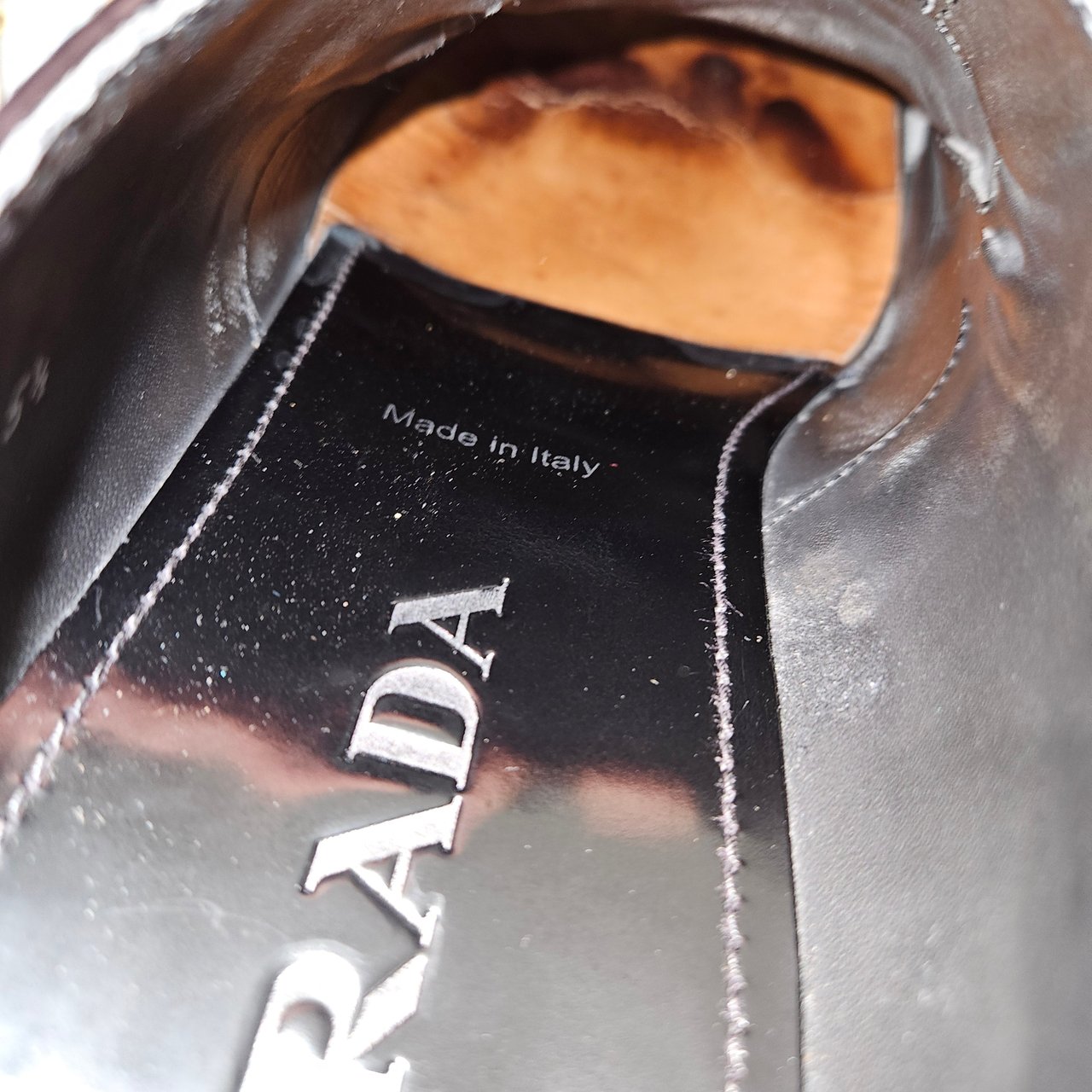 Prada Black Spazzolato Triangle Leather Loafer Shoes (39) Zwart