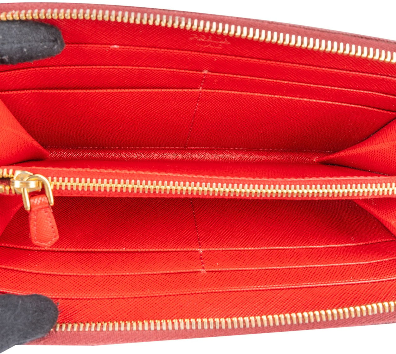 Prada Saffiano Leather Heart Print Zip Around Wallet Rood