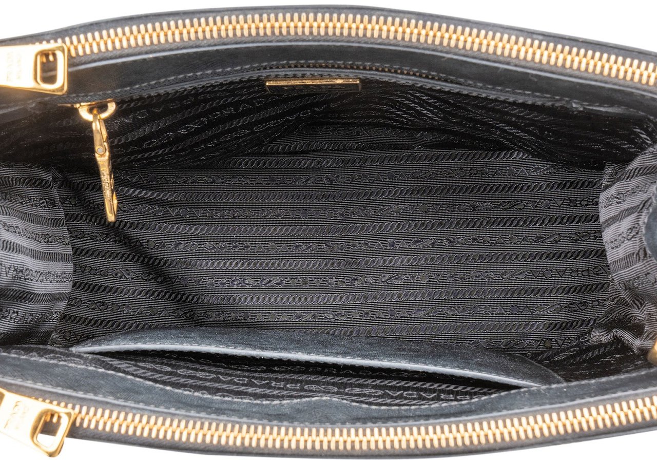 Prada Prada Back Saffiano Leather Galleria Handbag Zwart