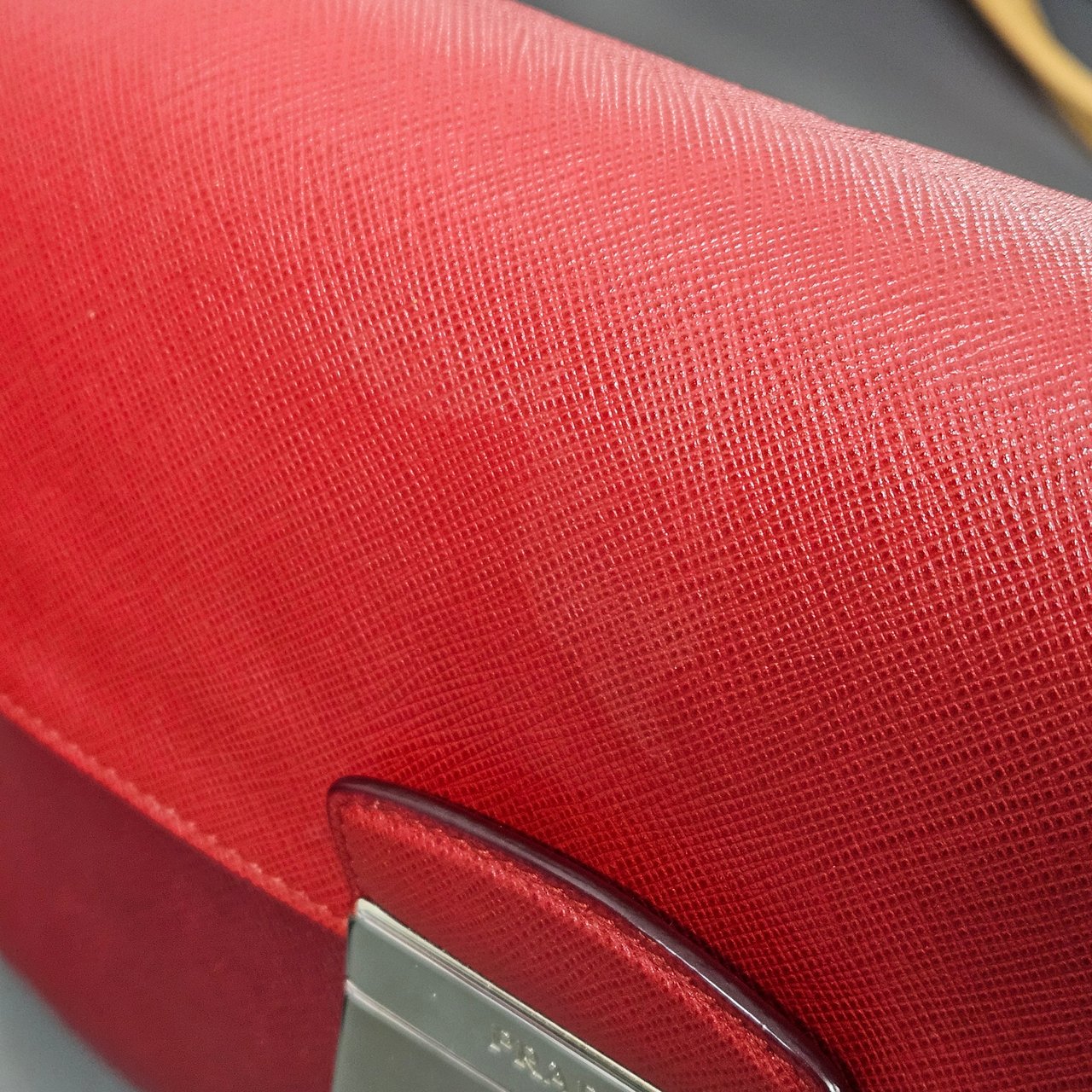 Prada Saffiano Leather Bicolor Shoulder Bag Rood