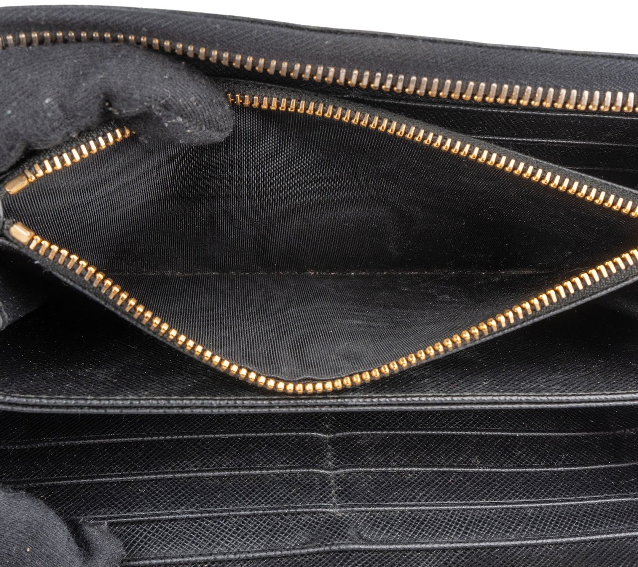 Prada Saffiano Leather Zip Around Wallet Zwart