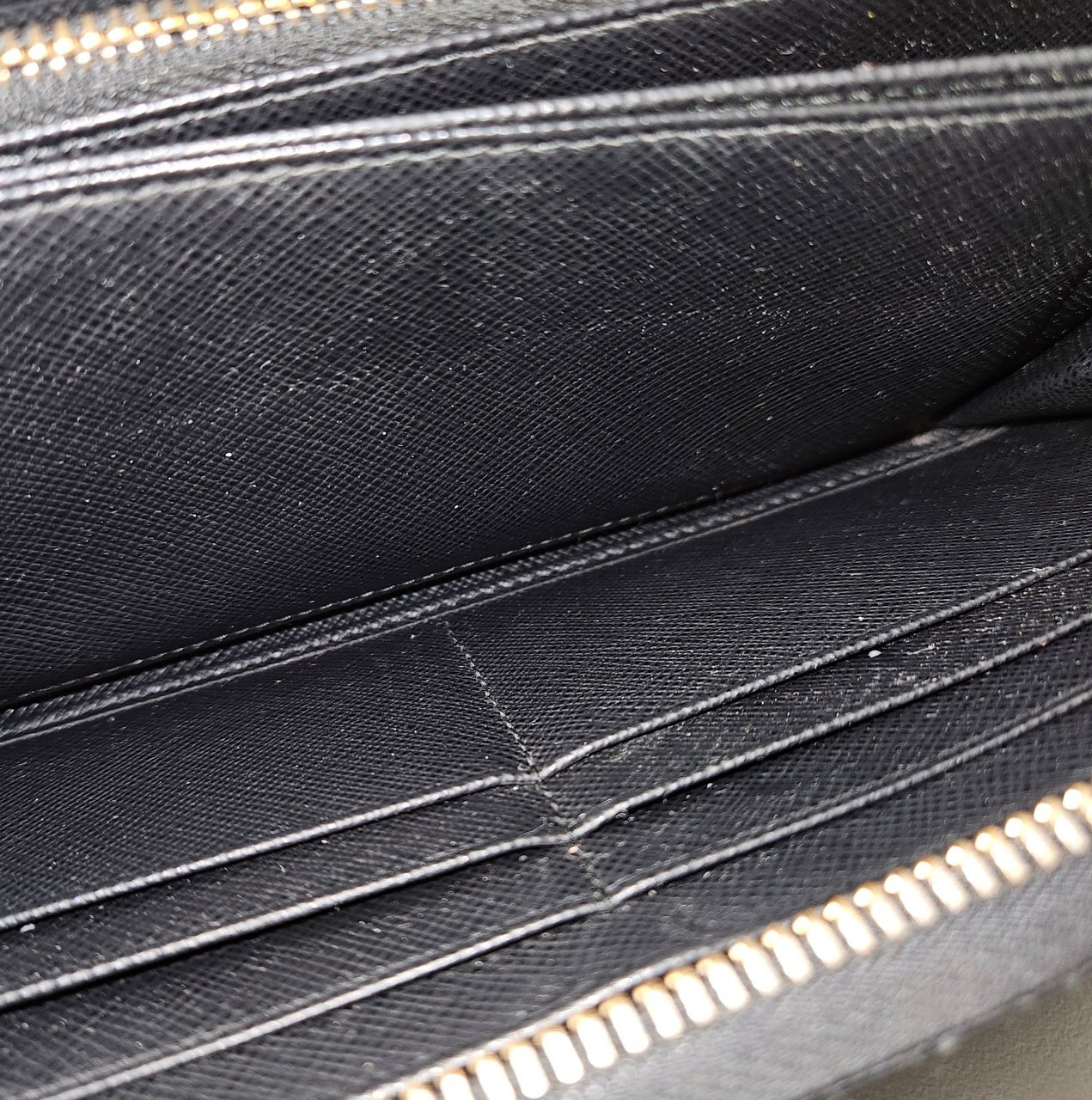 Prada Saffiano Leather Zip Around Wallet Zwart