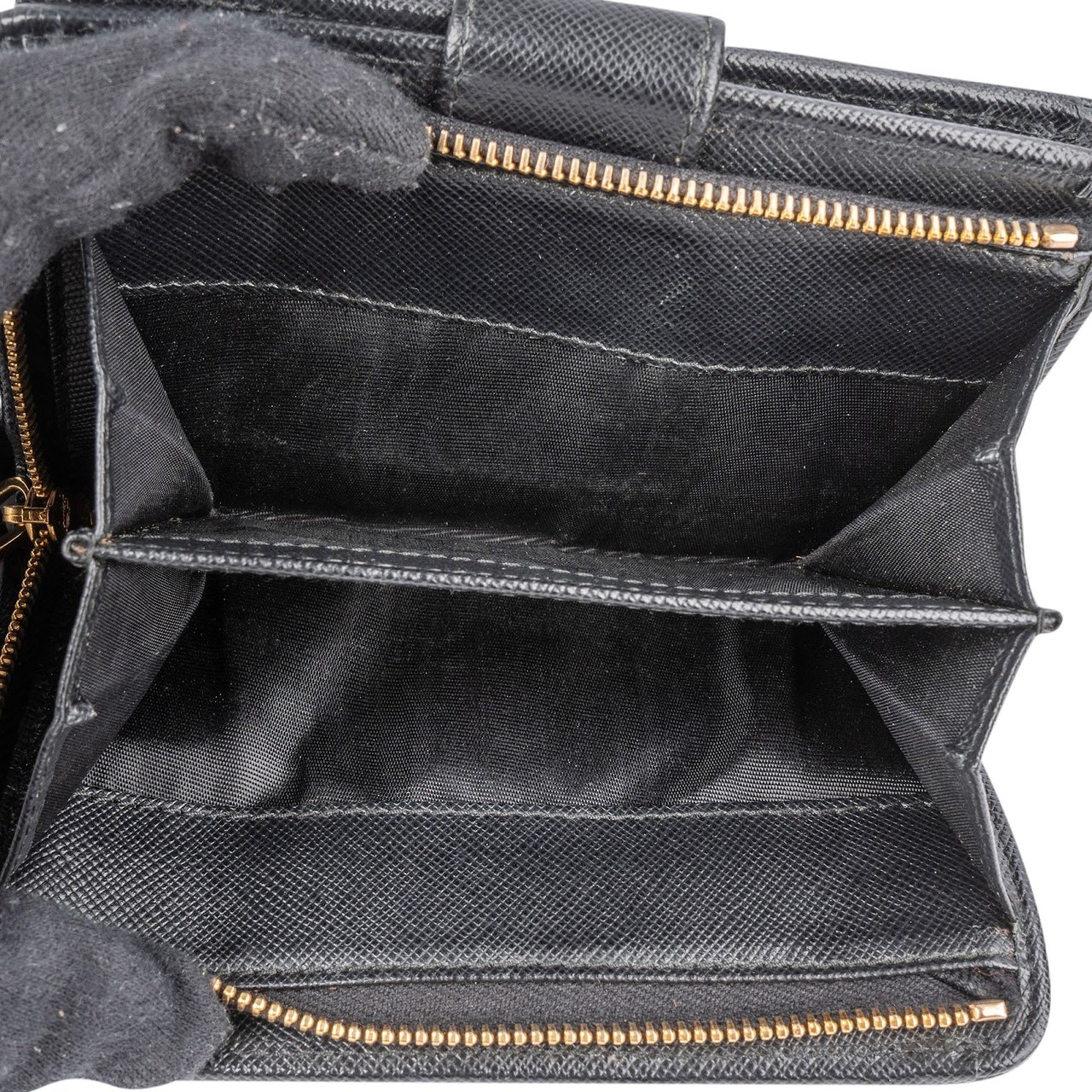 Prada Prada Saffiano Leather Compact Wallet Zwart