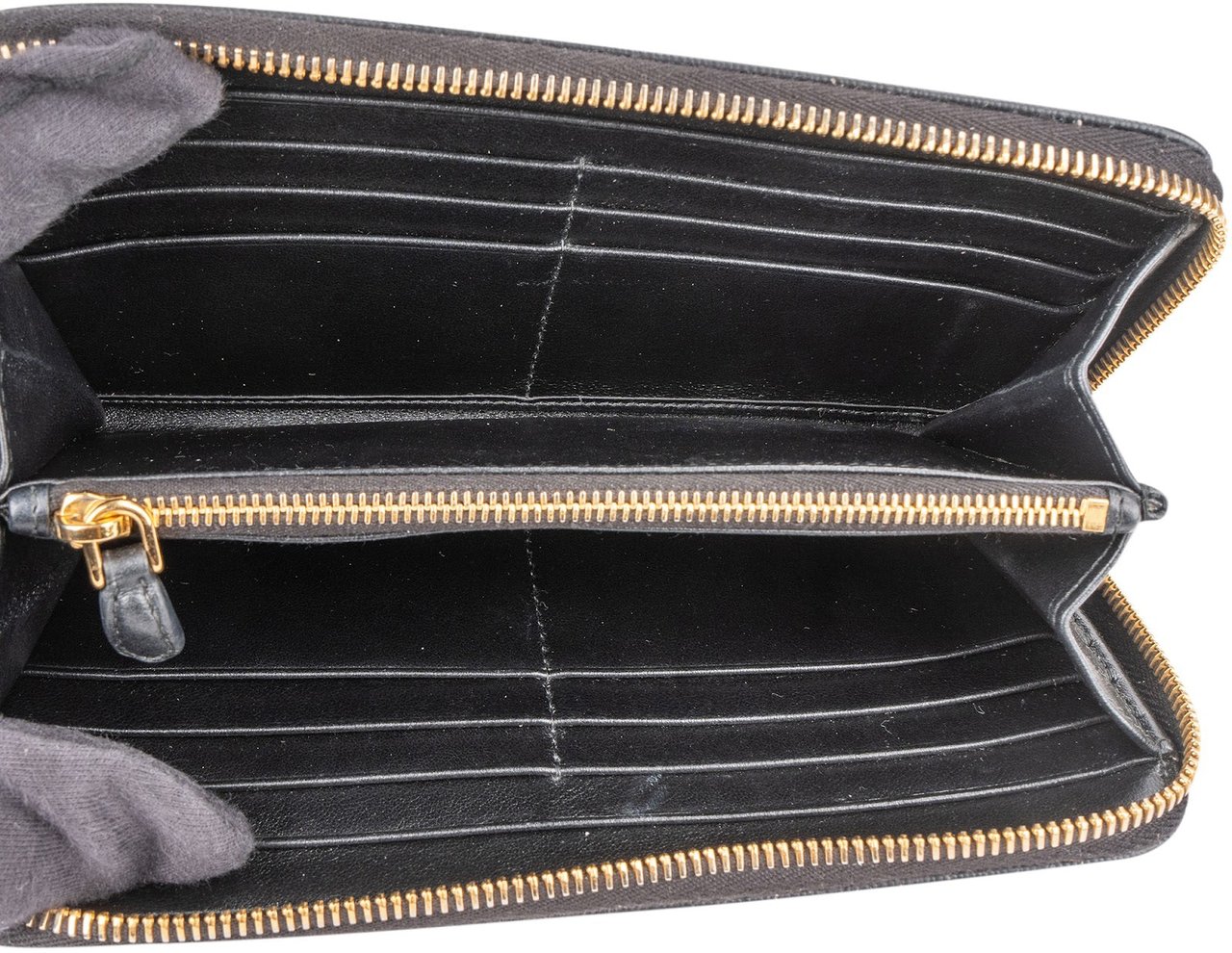 Prada Vitello Move Zip Around Wallet Zwart